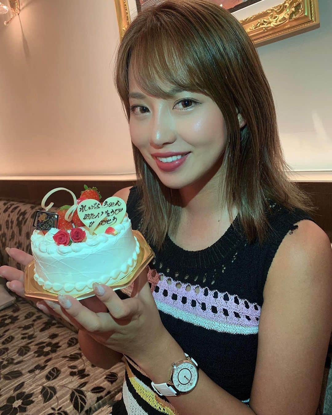 原田怜奈のインスタグラム：「9月10日で27歳になりました👱🏻‍♀️ 歳を重ねるたび 色んな経験もあり、 楽しいことも悲しいことも ありました😊 その中で思ったことは 私は周りの方に支えられてることです😌 今年も自分らしさは 見失わないで、 頑張るので宜しくお願いします🥺  ゴルフはもちろん頑張ります😌 今、新しいことにも 挑戦していて、 早く皆さんに お見せできることを 楽しみにしています😌 . . . . #女子ゴルファー　#原田怜奈　#お誕生日 #ゴルフ」
