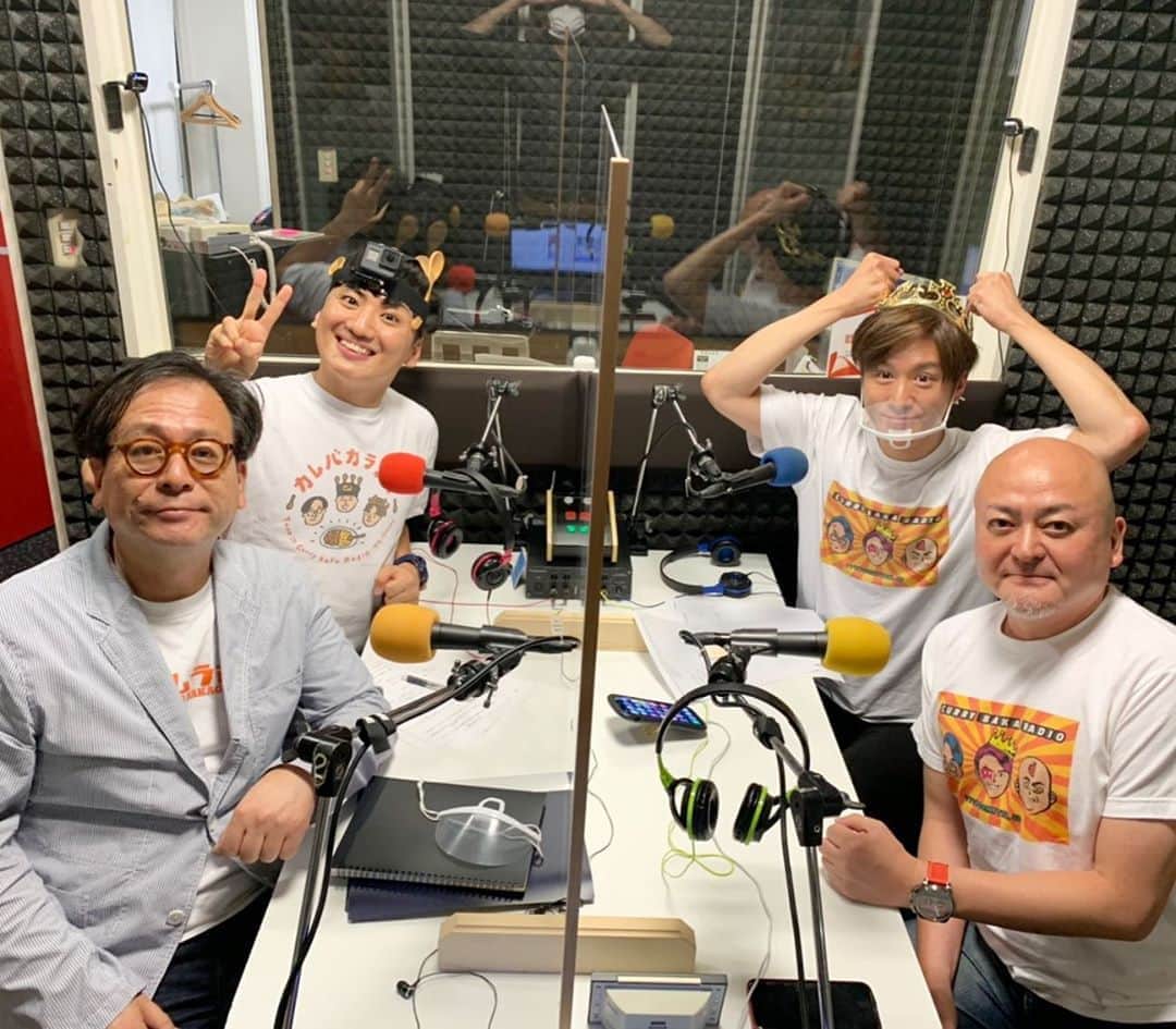 のインスタグラム：「昨夜のカレバカラジオもご聴取ありがとうございました🙇‍♂️・ ・ サラリーまーちん、相変わらずの愛されまーちんでしたね👍・ ・ 守るべきもののために大決断し、新しい人生をスタートさせた。凄い事ですよね🤩・ ・ 今までとはまた違った苦労も沢山あると思うけど、まーちんらしく乗り越えて行って欲しいなぁ。・ ・ とりあえず、まだクビになってなくて良かった‼️笑・ ・ 鳥飼にある #不動産の窓口株式会社 @2103_madoguchi が職場です🏠・ ・ 会いに行ってみては？☺️・ ・ ・ 来週のゲストは二回目の登場、今泉は #チャクラ のコガワさん✨・ ・ 毒舌暴走機関車の絶品ミールス錬金術師‼️・ ・ 久々荒れそう🤤笑・ ・ そして、引き続き新カレバカTシャツ、ステッカー＆缶バッジ販売中です☺️・ ・ アメコミ風で意外と普段使い出来ますよ🤩🤩🤩・ ・ @currybakaradio トップからどうぞ🤲・ ・ 📻二年目突入✨・ ・ 《番組概要》 番組名：カレバカラジオ 放送局：コミュニティラジオ天神（通称：コミてん）FM 77.7MHz 次回放送日：2020年9月17日（木）22:00～22:55・ ・ 出演者：たける 上野万太郎 デビ高橋  ゲスト:チャクラ コガワさん ・ ・ 次回の大喜利お題 『絶対行きたくなるカレー屋さんのチラシ。なんて書いてあった？』 ・ ・ 9月のメッセージテーマ 『カレバカラジオでこんな曲流して欲しい🎤✨』・ ・ ・ ①📩アドレス・ 777@comiten.jp ・ ・ ②公式ツイッターDM・ @CurryBakaNisshi ・ ・ ③たける、万太郎さん、デビさんのインスタコメント欄・ ・ どしどしお待ちしております✨・ ・ ・ ※バックナンバーがいつでもYouTubeで見られます✨ただし、音楽、ジングルの部分は無音ですので悪しからず。・ ・ https://youtu.be/X5zCmhTQ7pA ・ ・ ・ 《視聴方法》・ （１）ラジオで聴く場合→周波数：FM 77.7MHz（放送エリアは福岡市中央区近辺）・ （２）youtubeで観る場合→『コミュニティラジオ天神』で視聴可・ （３）インターネットラジオで聴く場合→サイマルラジオから『コミュニティラジオ天神』を選択・ （４）iPhoneの方は、下記のアプリRadioKnockが簡単で使い易いようです。・ ・ ・ 🍛✨カレバカカレー次は9/13(日)‼️✨🍛・ ・ イートイン再開しました✨新メニューも🍛・ ・ メニュー、営業時間など詳細は　@curry_baka_curry にて随時更新🙇‍♂️・ ・ ・ ・ ・ ㊗️🆕配信開始しました🆕🎉・ ・ YouTube【 #カレバカ日誌】第23話 with #ノボせもん #まーちん @nobosemon_machin ・ ・ ・ 新企画スタート‼️・ ・ カレバカの二人が個性豊かなレトルトカレー達を食べて食べて食べてまくって勝手に評価しちゃいます💪✨・ ・ 『日本列島レトルトカレーの旅』・ ・ 👇URLはこちら👇  https://youtu.be/iydk8BAzi9U ・ ・ ※ QRコードは、スクショしてLINEアプリの友達追加→QRコード→ライブラリから読み込む で動画見られます(ﾟ∀ﾟ)・ ・ ・ ・ ●数珠カレー ①106サウスインディアン ②オカノカリー ③スプーンソング ④メガネカリー ⑤ORAS ⑥KALA  ⑦チャクラ・ ・  過去のお店はアーカイブにて✨・ ※ QRコードは、スクショしてLINEアプリの友達追加→QRコード→ライブラリから読み込む で動画見られます(ﾟ∀ﾟ)・ ・ ・ ・ #カレバカラジオ #上野万太郎 さん #デビ高橋  さん #TAKERU #たける #不動たける #ボイジャー #ウルトラマン #エントリーサービスプロモーション ・ ・ ・ 🆕カレーを愛でる為だけのアカウントはじめました🍛✨・ ・ @spicy_takeru3 ・ ・ カレー好きな方、よければフォローお願い致します＼(^o^) ／」