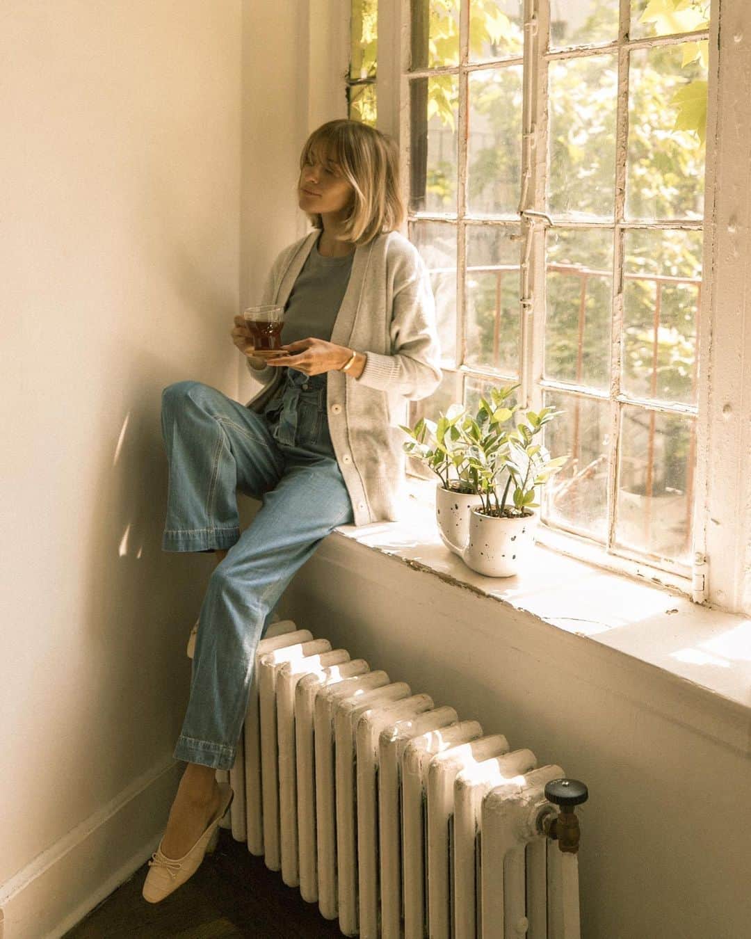 Anthropologieさんのインスタグラム写真 - (AnthropologieInstagram)「We love this cozy-chic fall moment, courtesy of @zoelaz ☕ (link in bio to shop)」9月11日 8時01分 - anthropologie
