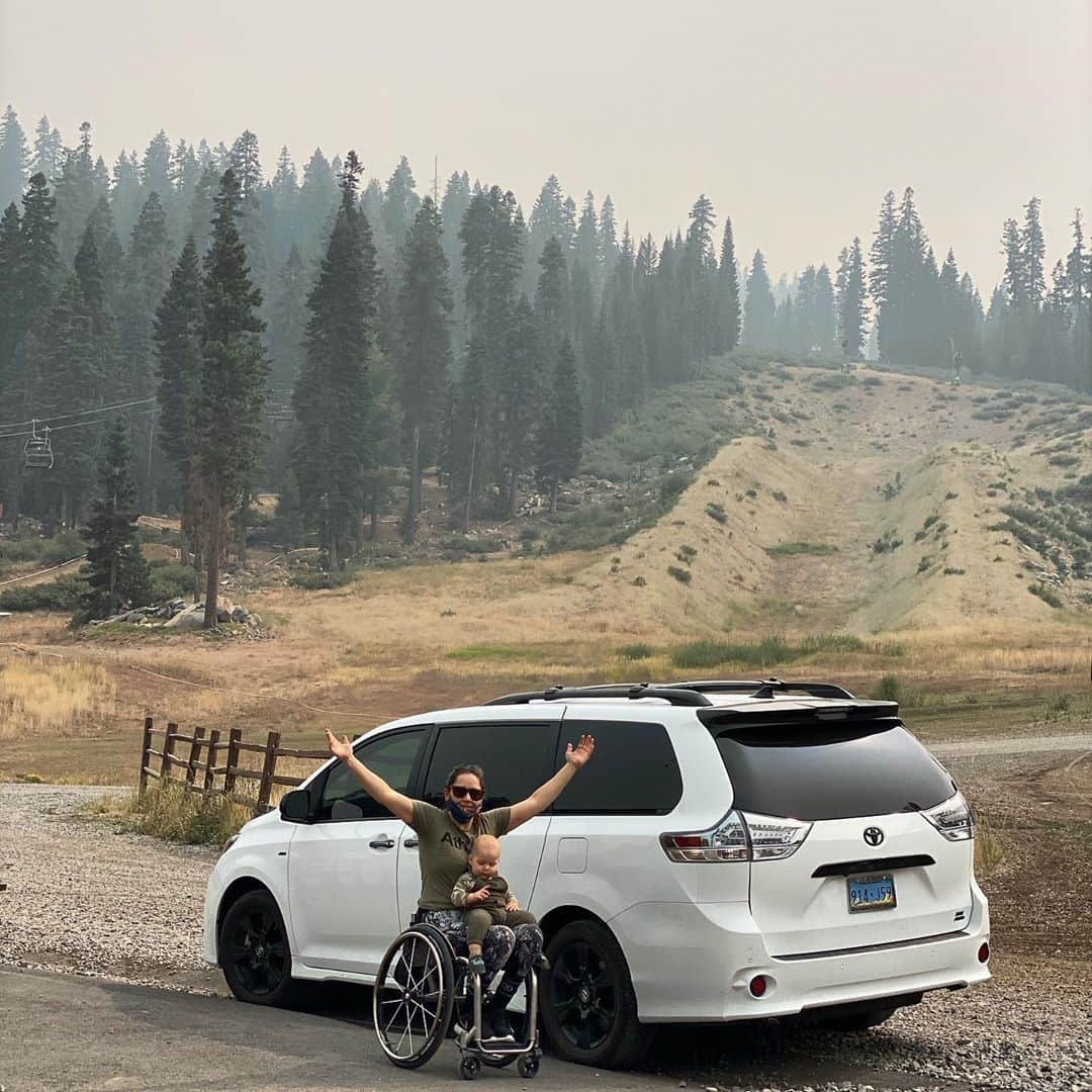 アラナ・ニコルズさんのインスタグラム写真 - (アラナ・ニコルズInstagram)「I don’t mean to brag, but Im pretty much CRUSHING the mom game!!  .  @rictrout and I and our two baby boys loaded up the #sienna and headed up to @northstar_california for a @hi5sfoundation mountain bike camp and the #swaggerwagon was so money! . . I streamed #seasemestreet from my phone to the 16.4” LCD screen in the back and BOOM, 45 minute drive flew by! . #lilthingsarebigthings #grateful #momlife #letsgoplaces #likemountainbiking #teamtoyota @teamtoyota #hadtolookuphowbigthescreenis🤣」9月11日 8時07分 - alanathejane