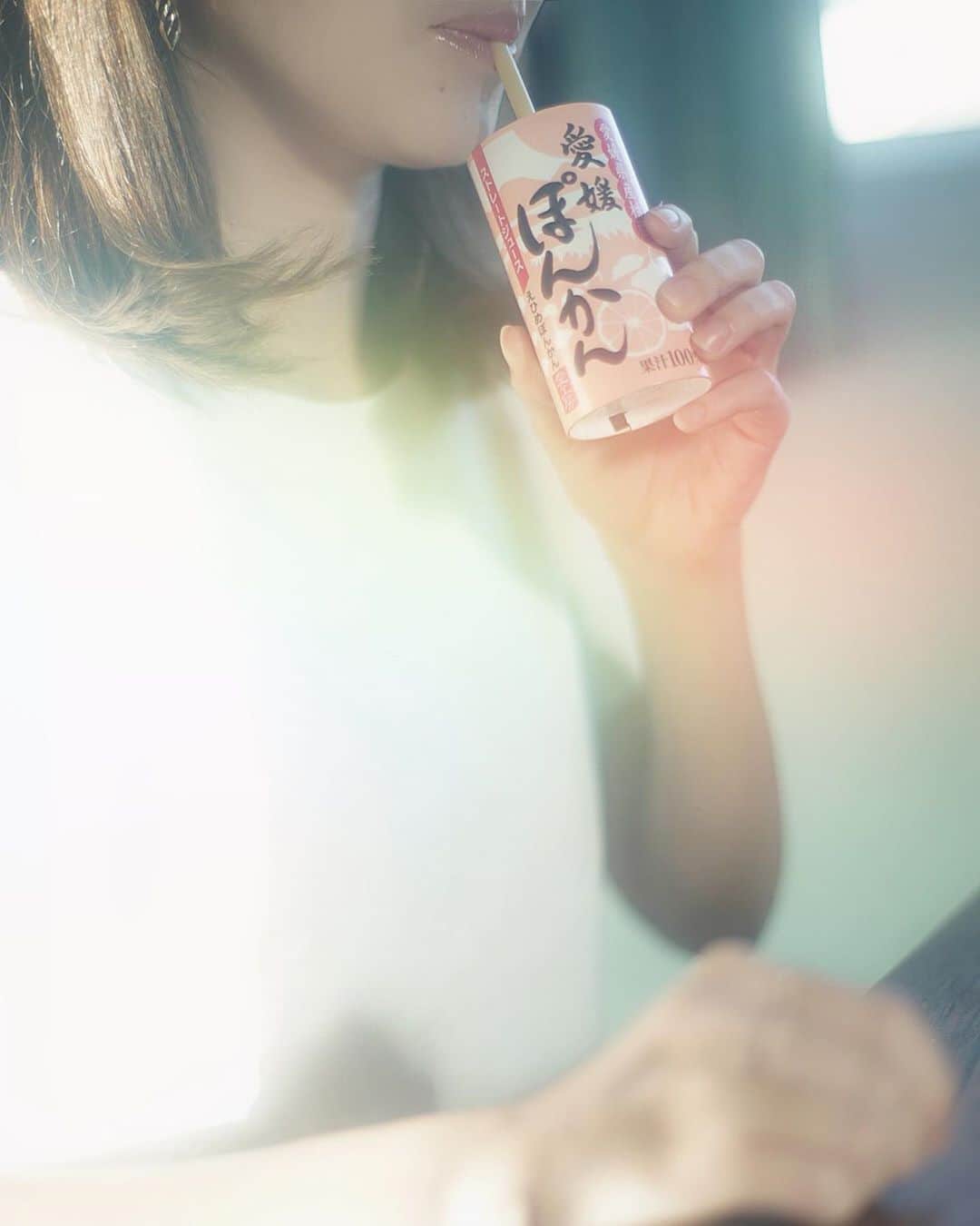 aiのインスタグラム：「最近の朝食は果実を丸ごとギュッと絞った﻿ 愛工房のみかんジュース🍊　@aikobo_ehime﻿ ﻿ 🟠宇和島みかん﻿ 🧡愛媛ぽんかん﻿ 🟧愛媛の太陽と浜風のめぐみ﻿ ﻿ ﻿ 実はフルーツそのものが余り得意でない私ですが、この🍊ジュースなら飲めちゃいます☺️✨﻿ ﻿ ﻿ 夏に失われたビタミンを﻿ 吸収できたらいいなぁ✨﻿ ﻿ ﻿ ﻿ #愛工房 #愛媛みかん #宇和島グルメ #みかんジュース #ポンカンジュース #果汁100パーセント #ストレートジュース #pr」