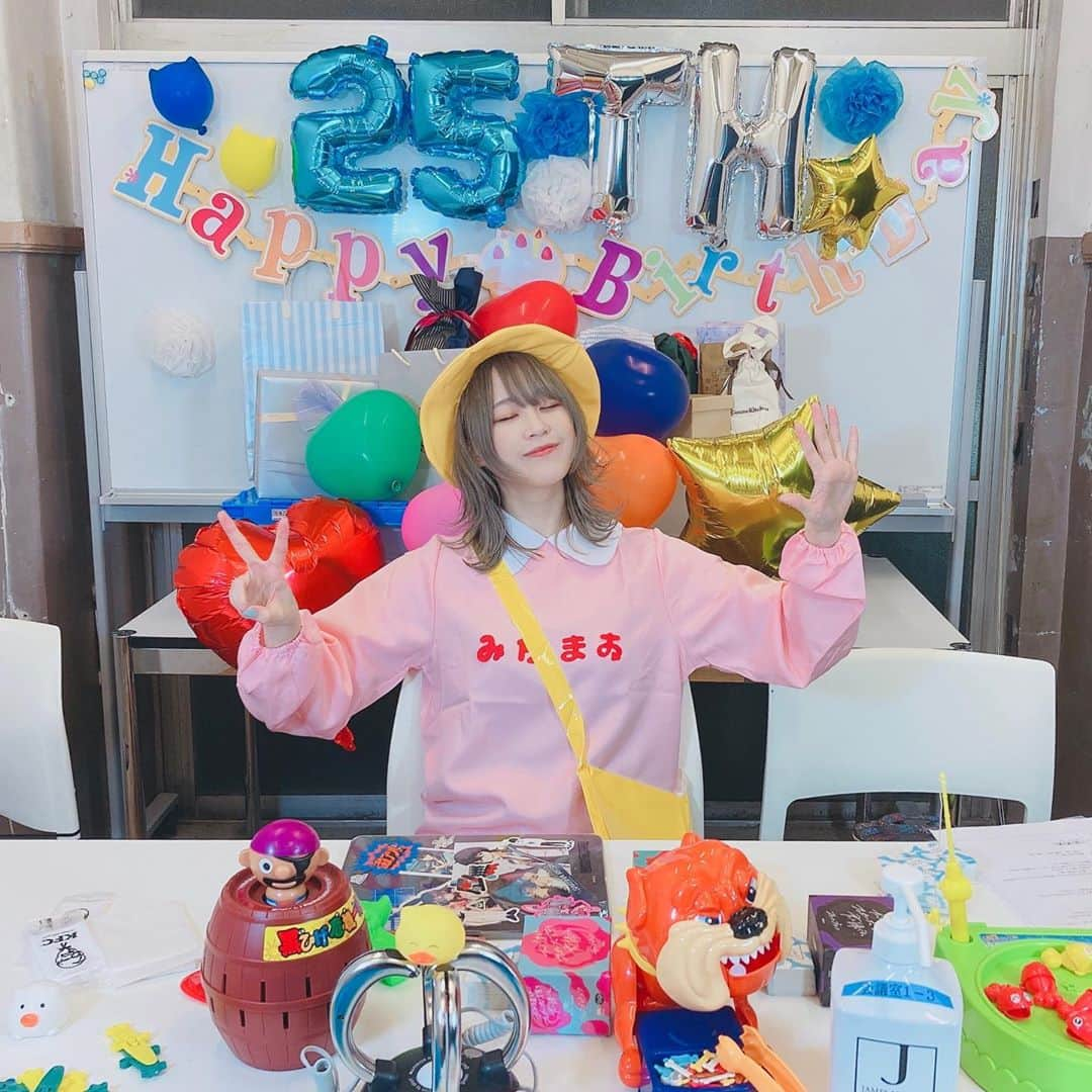 三田麻央さんのインスタグラム写真 - (三田麻央Instagram)「9月9日はみたまおちゃんのお誕生日でした☺️🎊 たくさんのお祝い本当にありがとうごぜーやした！！😭」9月11日 8時30分 - kyunmao_m99