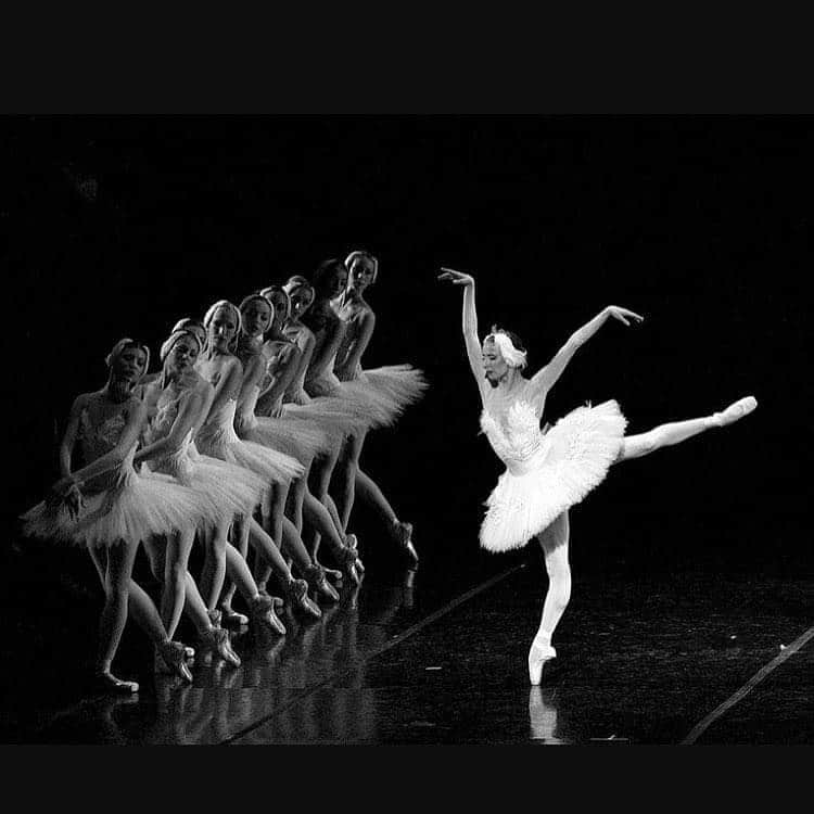 倉永美沙さんのインスタグラム写真 - (倉永美沙Instagram)「Who thought that we would be walking on the street of SF together?!? Welcome to San Francisco Ballet family Larissa Ponomarenko 💛💛💛 My life feels completed that she is here. There is no one like her in the world to coach me and be so patient with my crazy personality 😆 ボストンバレエ時代のコーチだったラリッサがサンフランシスコバレエに移籍しました。またこれから彼女と一緒にお仕事ができるのが楽しみ🩰 #ballet #ballerina #ballerinalife #happy #happiness #dance #art #幸せ #バレエ #バレリーナ #rehearsal #work #season #サンフランシスコ　#class #sanfrancisco #sf」9月11日 8時42分 - misakuranaga