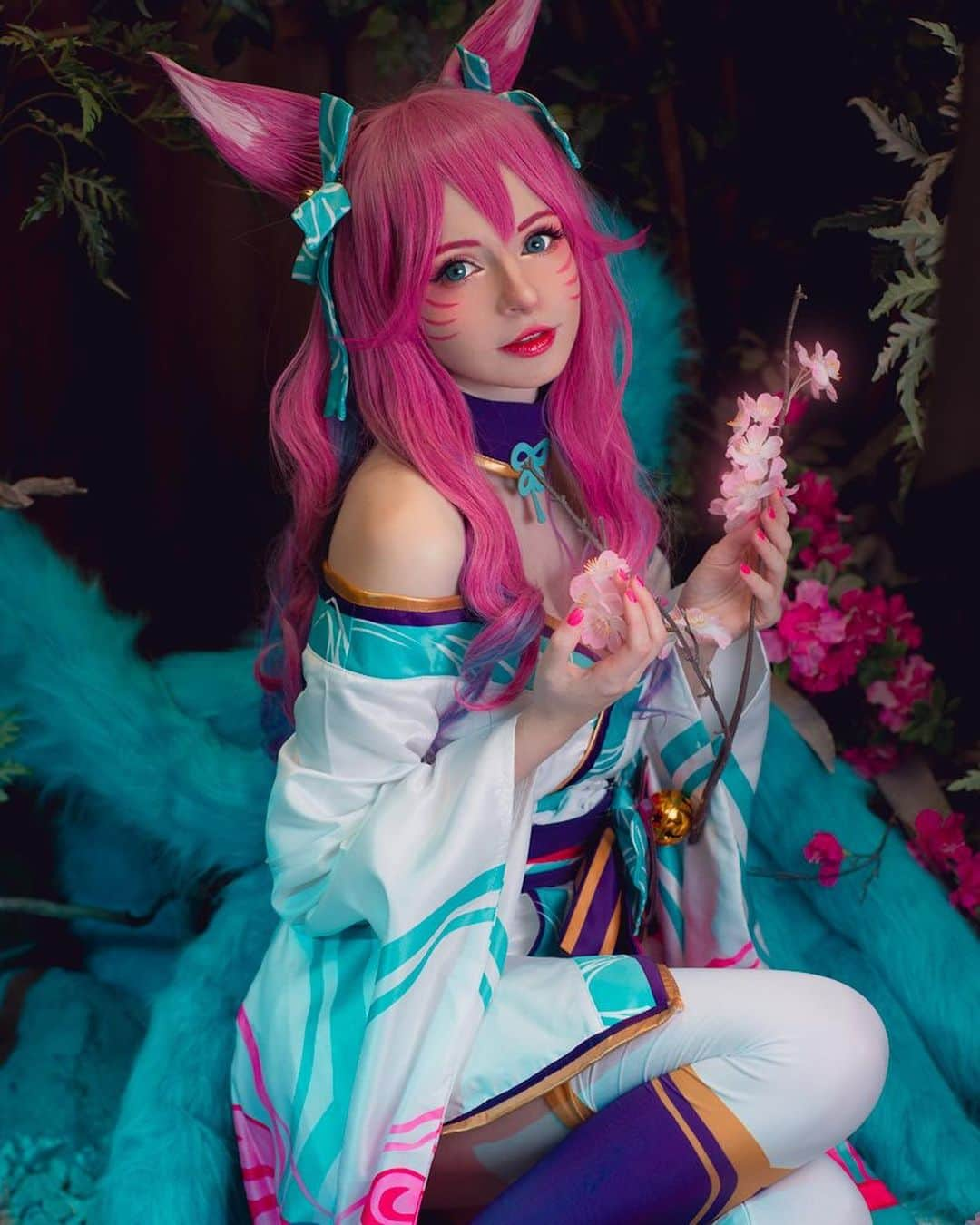 ソフィーさんのインスタグラム写真 - (ソフィーInstagram)「What is your favorite Ahri skin?   🌸 Super excited to show you guys my Spirit Blossom Ahri Cosplay! 🌸  Cosplay/Wig/Tails by @ezcosplay   #spiritblossomahri #ahri #ahricosplay #leaugeoflegends #leaugeoflegendscosplay #spiritblossom #spiritblossomahricosplay」9月11日 8時35分 - peachmilky_