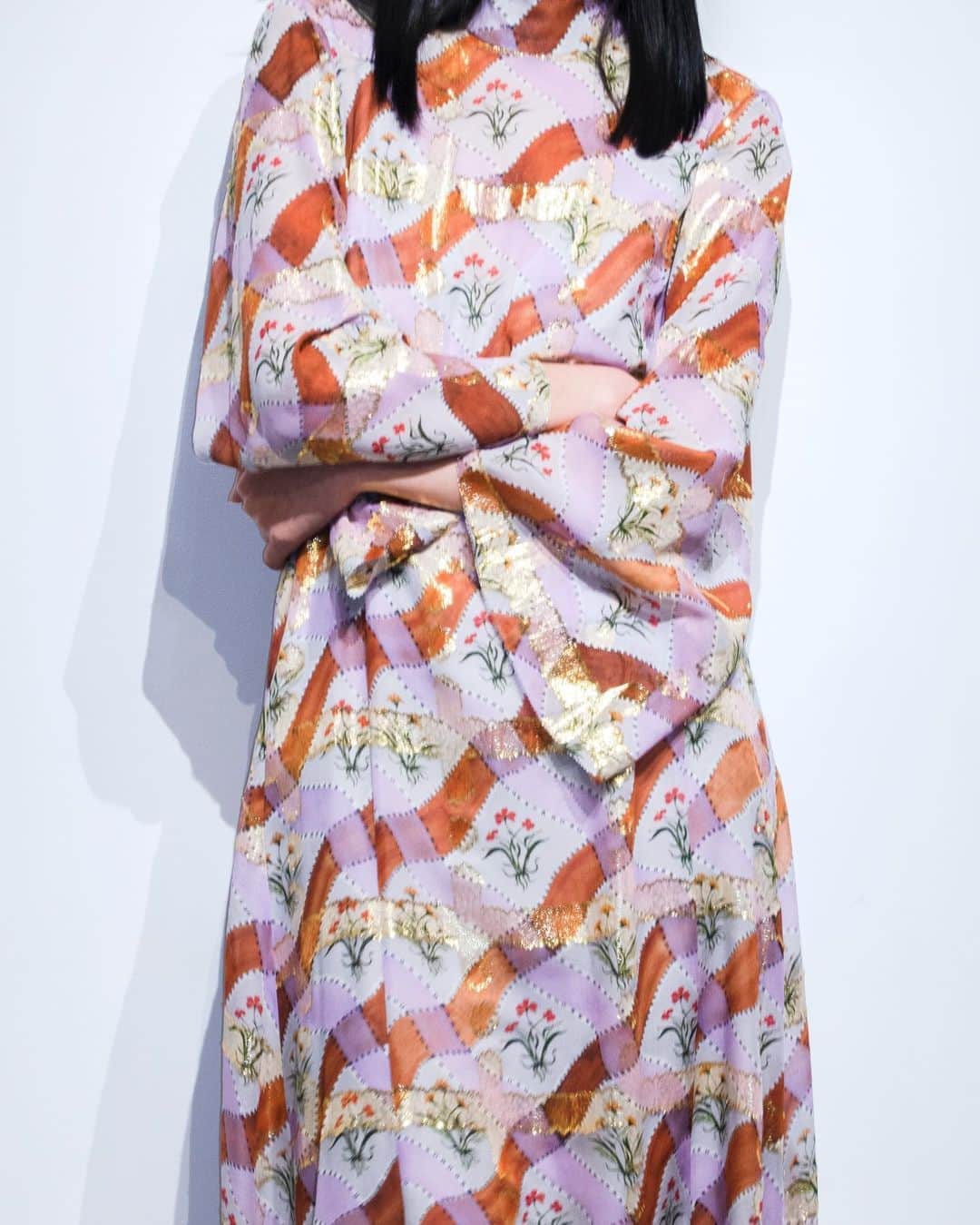 黒河内真衣子さんのインスタグラム写真 - (黒河内真衣子Instagram)「The Floral Print Silk Jacquard Dress is featured in #thestorybymame  Full Story is in the link in bio.  📸 @yuichironoda   #mamekurogouchi #20FW」9月11日 14時17分 - mamekurogouchi