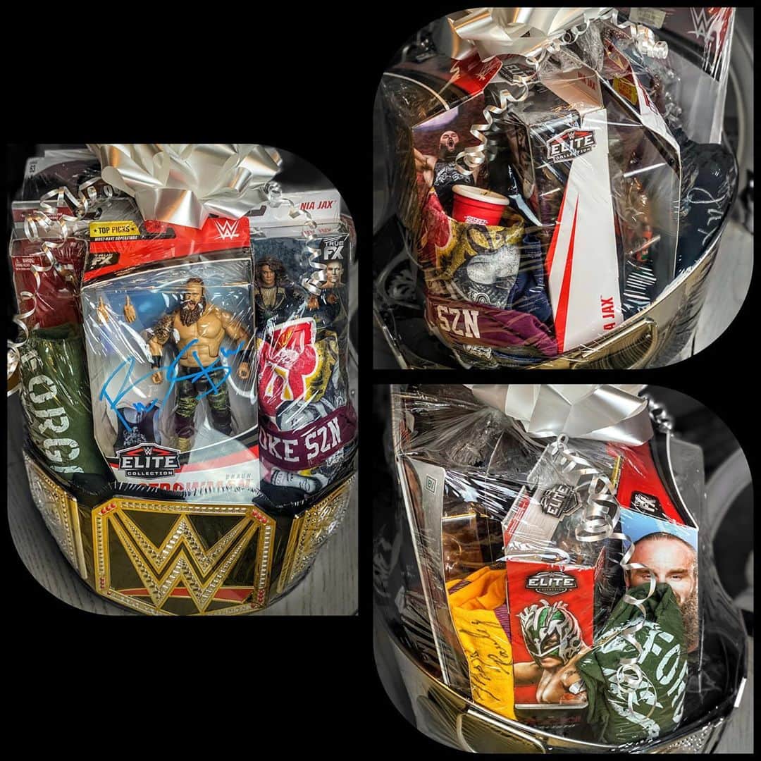テヴィタ・フィフィタのインスタグラム：「Our family would like to thank our family and friends for being the loving and supportive superstars that you are and for donating these amazing gifts for the @davidmausfoundation . The auction was a success and this particular basket was one of the first items to go in the silent auction. Each item had a buyout price and if you were willing to pay that amount it was yours💰💰💰💰! #forthekids #🙏🏽」