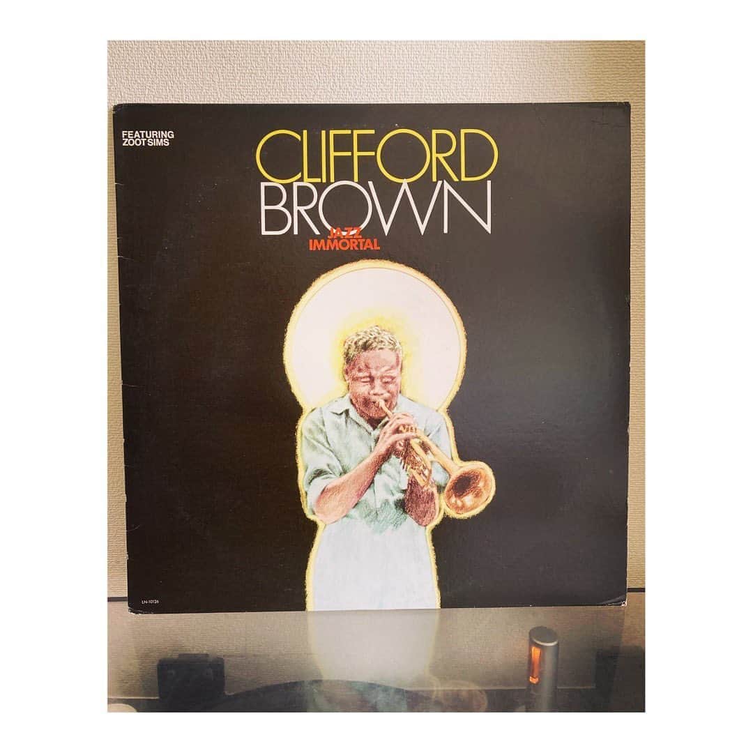 林幸治さんのインスタグラム写真 - (林幸治Instagram)「Clifford Brown Featuring Zoot Sims ‎– Jazz Immortal  明るく軽快。25歳の若さで亡くなった天才トランペッター、クリフォード・ブラウン。  #vinyl #1960 #cliffordbrown #uspressing #nowspinning」9月11日 9時36分 - tct_koji_hayashi