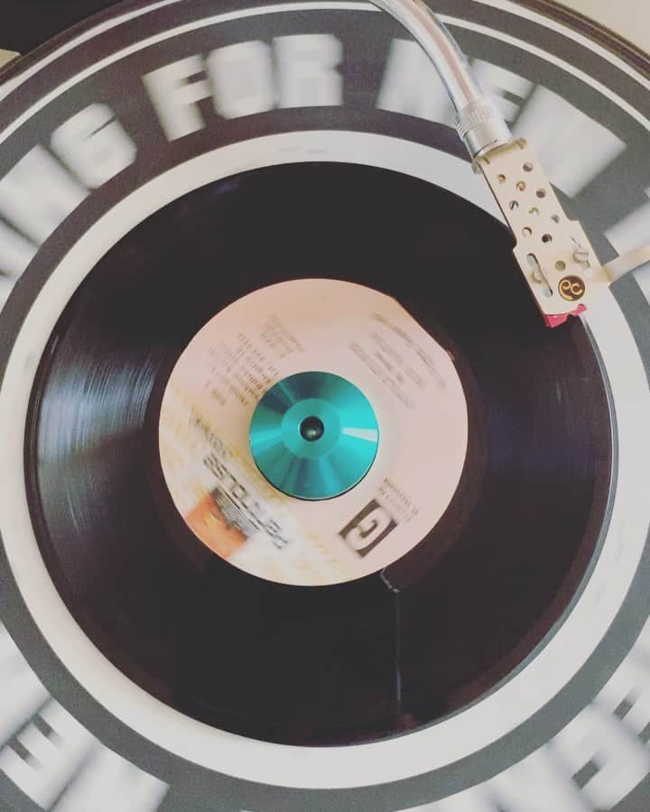 HAYATOのインスタグラム：「何年たってもGOOD MUSIC🌈  Untold Stories / Buju Banton  While I'm Living Thanks I'll Be Giving To the Most High You know, 生きてる間、神様に感謝し続けるんだ　  I am living while I am living to the father I will pray Only he knows how we get through everyday 生きてる間神様に祈るんだ 彼だけが俺たちが日々の暮らしをどうするべきか知っているからさ  With all the hike in the price Arm and leg we have to pay While our leaders play 政治家がお遊びをしている間に物価は高騰し、俺たちは身体を酷使しなければ ならなくなった。  All I see people a rip and a rob and a grab 目にするのは殺しや窃盗などの犯罪ばかり  Tief never love fe see tief wid long bag 泥棒は他の泥棒が上手くいってるのをよく思わないのさ  No love for the people who a suffer real bad 本当に苦しんでいる人にはみんな愛を与えない  Another toll to the poll may God help we soul 選挙のたびに犠牲者が出る。神よ我々の魂を救いたまえ  What is to stop the youths from get out of control このどうしようもない状況から若者を救う術はあるのか  Full up of education yet no own no payroll 教育を受けても就職できない  The clothes on my back have countless eyehole. 服の背中には無数の穴が空いている I could go on and on the full has never been told 語られることのない物語が多すぎるんだ  I am living while I am living to the father I will pray Only he knows how we get through everyday 生きてる間神様に祈るんだ 彼だけが俺たちが日々の暮らしをどうするべきか知っているからさ  With all the hike in the price Arm and leg we have to pay While our leaders play 政治家がお遊びをしている間に物価は高騰し、俺たちは身体を酷使しなければ ならなくなった。   Who can afford to run will run But what about those who can't they will have to stay 富裕層は逃げることができても ここに留まることしかできない人はどうなるんだ   Opportunity a scarce, scarce commodity In these times I say  When mama spend her last and send you go class Never you ever play 家に何もないかもしれないがお母さんは君を学校へ通わせるんだ。 無駄にするんじゃない。   It's a competitive world for low budget people, Spending a dime while earning a nickel 貧困層にとっては競争の激しい世界さ 5円稼いでる間に10円使わされるような世界さ   With no regards to who it may tickle 邪魔者には興味はない  My cup is full to the brim このコップを溢れさせよう  I could go on and on the full has never been told 語られることのない物語が多すぎるんだ   Though this life keep getting me down こんな生活で気が滅入りそうでも   Don't give up now 諦めるな   Got to survive somehow どうにかしてサバイブしよう   Could go on and on and the full has never been told 語られることのない物語が多すぎるんだ」