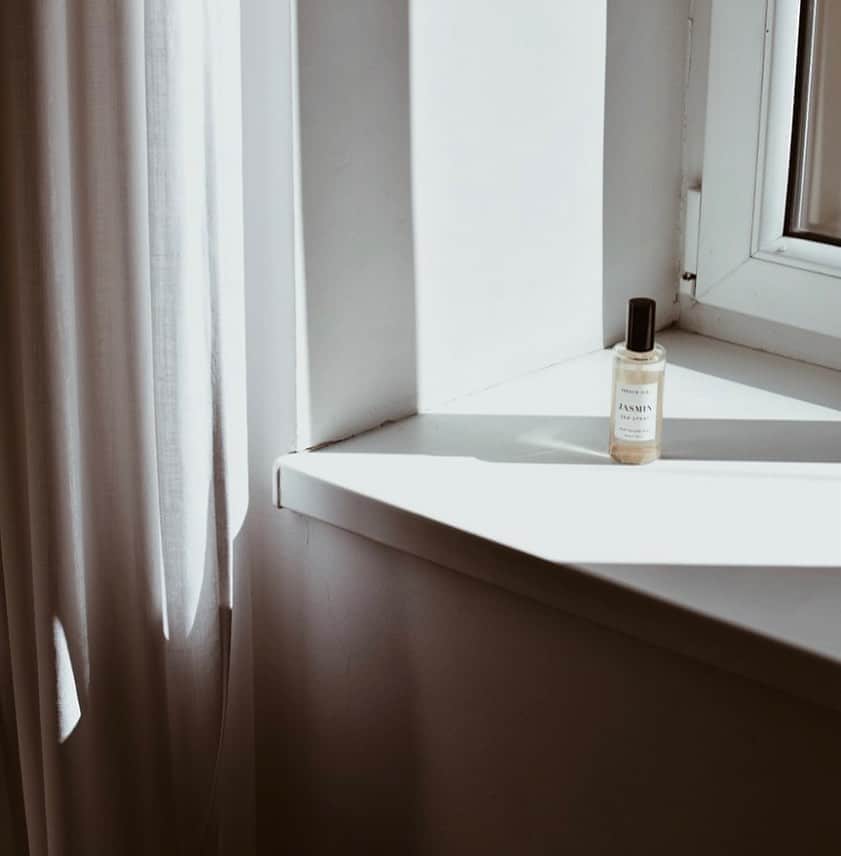 FRENCH GIRLさんのインスタグラム写真 - (FRENCH GIRLInstagram)「For your best effortlessly windswept autumn hair 🍂✨  Did we mention it infuses locks with the warm, sultry scent of Jasmin? 😉  Photo by @sojkarolina ⛅️」9月11日 9時44分 - frenchgirlorganics
