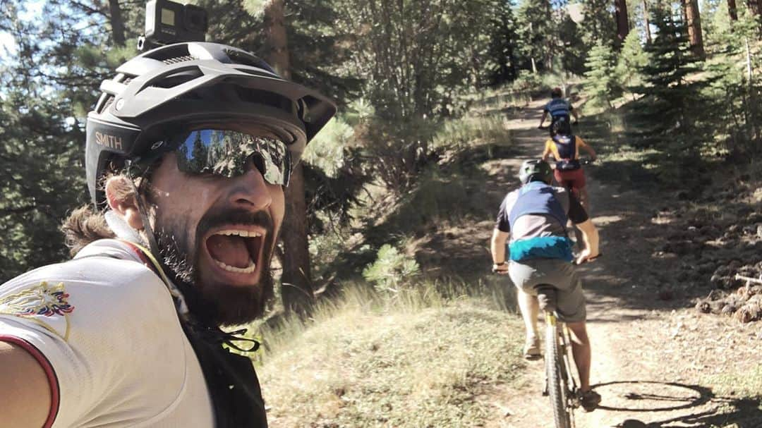 アレックス・オノルドさんのインスタグラム写真 - (アレックス・オノルドInstagram)「Yesterday I mountain biked around Lake Tahoe with @chris__mcnamara, @pablo_durana and @tommycaldwell - something like 120mi and 14k ft of vertical. We rode for a bit over 16 hours (very few breaks...) and generally enjoyed an epic outing. We got super lucky with air quality; the apocalyptic smoke mostly blew out for the day so we had beautiful views and easy breathing. Pretty cool to have an adventure like this house to house...  For anyone who cares about details, I was riding an @iamspecialized Stumpjumper and the other guys had an assortment. The key was probably eating and drinking enough all day to feed the engine. I ate an absurd amount of @theprobar bolts (and I’m not even sponsored or anything, they just seemed to go down easily).  Thanks Pablo and Chris for taking pics during the ride, and @coreyrichproductions for some of the group pics.」9月11日 9時57分 - alexhonnold