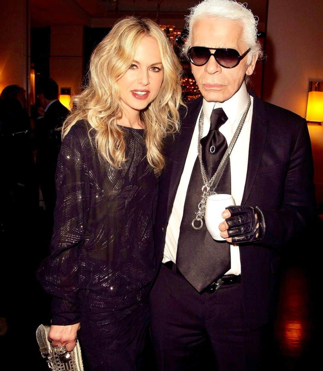 レイチェル・ゾーのインスタグラム：「Missing this brilliant man @karllagerfeld today and always #legend #forever Happy Birthday #karl 🖤🤍🖤🤍🖤 #TBT XoRZ」