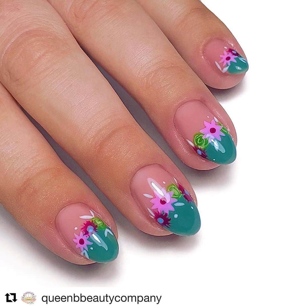 Nail Designsさんのインスタグラム写真 - (Nail DesignsInstagram)「#Repost @queenbbeautycompany  ・・・ Floral Tips 🌸🍂 #flowerpower . @the_gelbottle_inc MARSHMALLOW, BAMBOO, KHAKI, MARILYN, MERLOT & DAISY  @glossifyofficial NATURABUILD ROSE @navyprotools ETHEL, DORIS & KATEY @nailhq CUTICLE OIL  INSPIRED BY: @lbebeauty」9月11日 10時05分 - nailartfeature