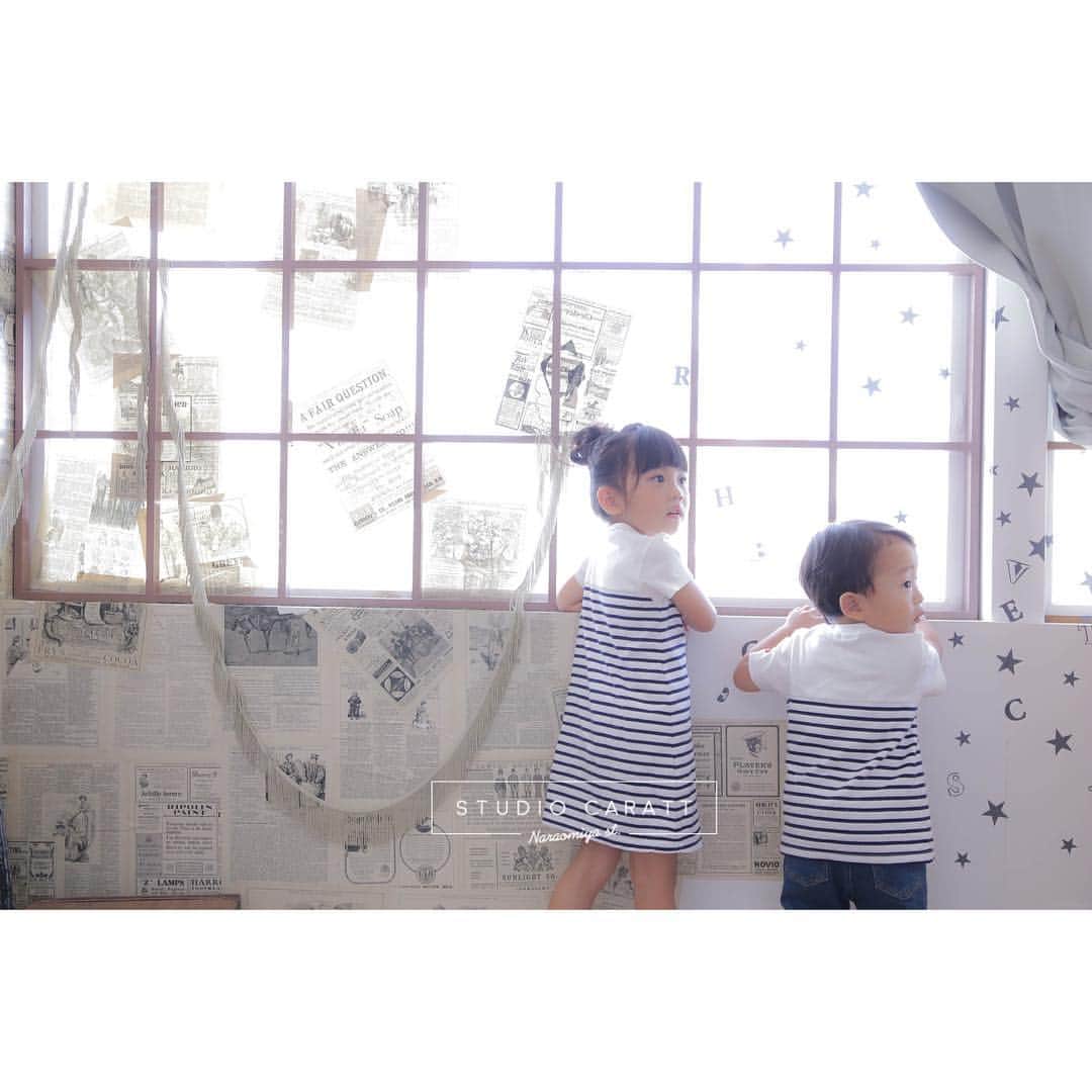 のインスタグラム：「. ⇨ #kids_japan_ootd ☺︎♩*＊ . . . . . . . . . . .  #スタジオキャラット奈良大宮通り店 #奈良フォトスタジオ #カメラ#スタジオ#ベビーフォト#キッズフォト#キッズスタジオ#七五三#100日祝い#お宮参りフォト #マタニティ #成人式 #753#photostudio#camera#photographer #l4l#キッズコーデ#スタジオキャラット#フォトスタジオ#写真館#奈良#奈良フォトスタジオ #写真好きな人と繋がりたい#ファインダー越しの私の世界#キッズファッション#カジュアルフォト#おしゃれフォト#自然光撮影」