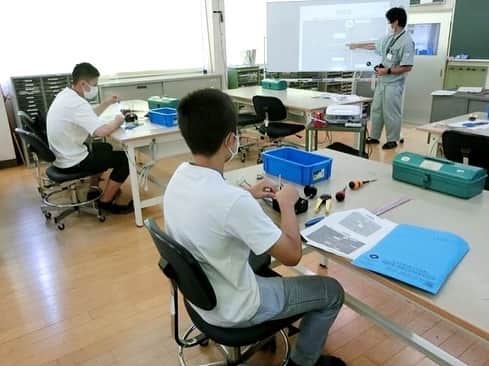 きいちゃんさんのインスタグラム写真 - (きいちゃんInstagram)「和歌山産業技術専門学院では、令和３年度の生徒を募集します！１０月選考の願書受付は、１０月１４日（水）までです。詳しくはホームページをご覧ください！ https://www.pref.wakayama.lg.jp/prefg/060701/nyushi/senkou.html  添付写真は、９月５日（土）に開催されたオープンキャンパスでの様子です。 今回は、中止となった第１回に参加を予定されていた方もたくさん来ていただき、各科合わせて３０名の方が実際の訓練の模擬体験をすることができました。  #和歌山県　#和歌山　#和歌山産業技術専門学院　#生徒募集　#オープンキャンパス　#訓練　#疑似体験」9月11日 10時16分 - wakayamapref_pr