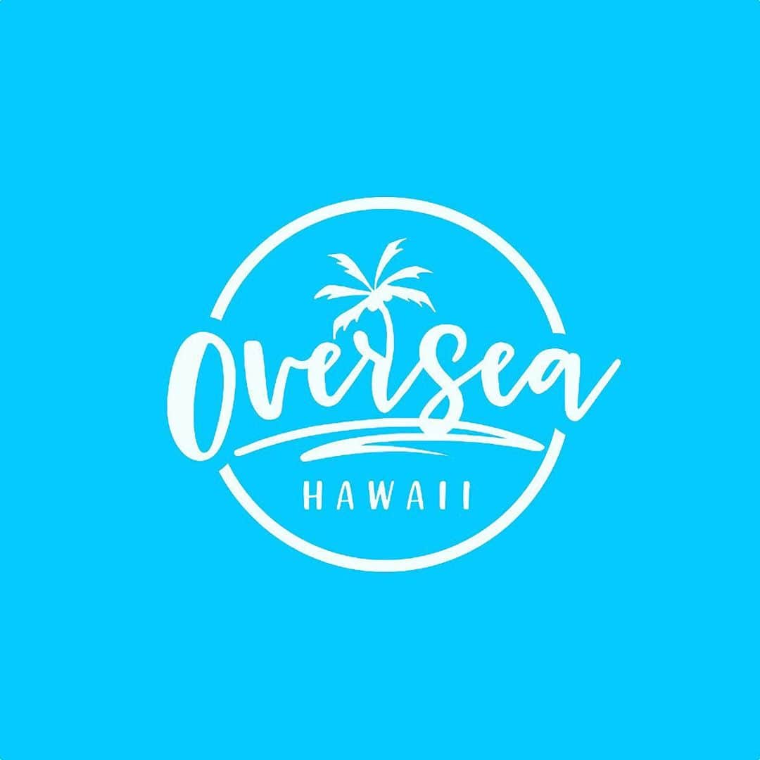 oversea_weddingのインスタグラム：「その旅に 恋をする。 写真にこだわるリゾートウェディング ・ 国内だから時差もなくリーズナブルに、南海の楽園で「宮古ブルー」に輝く空と海に包まれるphotogenicなlover's weddingを。 ・ OPEN記念でinstagram限定特典あります！ まずはお問合せを。 #リゾートウェディング #前撮り #ウェディングフォト #後撮り #星空撮影 #ウェディングドレス #hawaiiwedding #花嫁ヘア #フォトウェディング #卒花 #プレ花嫁 #卒花嫁 #日本中のプレ花嫁さんと繋がりたい #沖縄挙式 ウェディング #沖縄ウェディング #写真好き #宮古島 #ビーチフォト #dancingbear #onelove #海外ウェディング #宮古島旅行 #ウェディングブーケ #リゾ婚 #与那覇前浜ビーチ #お色直し #入籍 #宮古ブルー #モバイルウェディング #さとうきび畑の一本道」