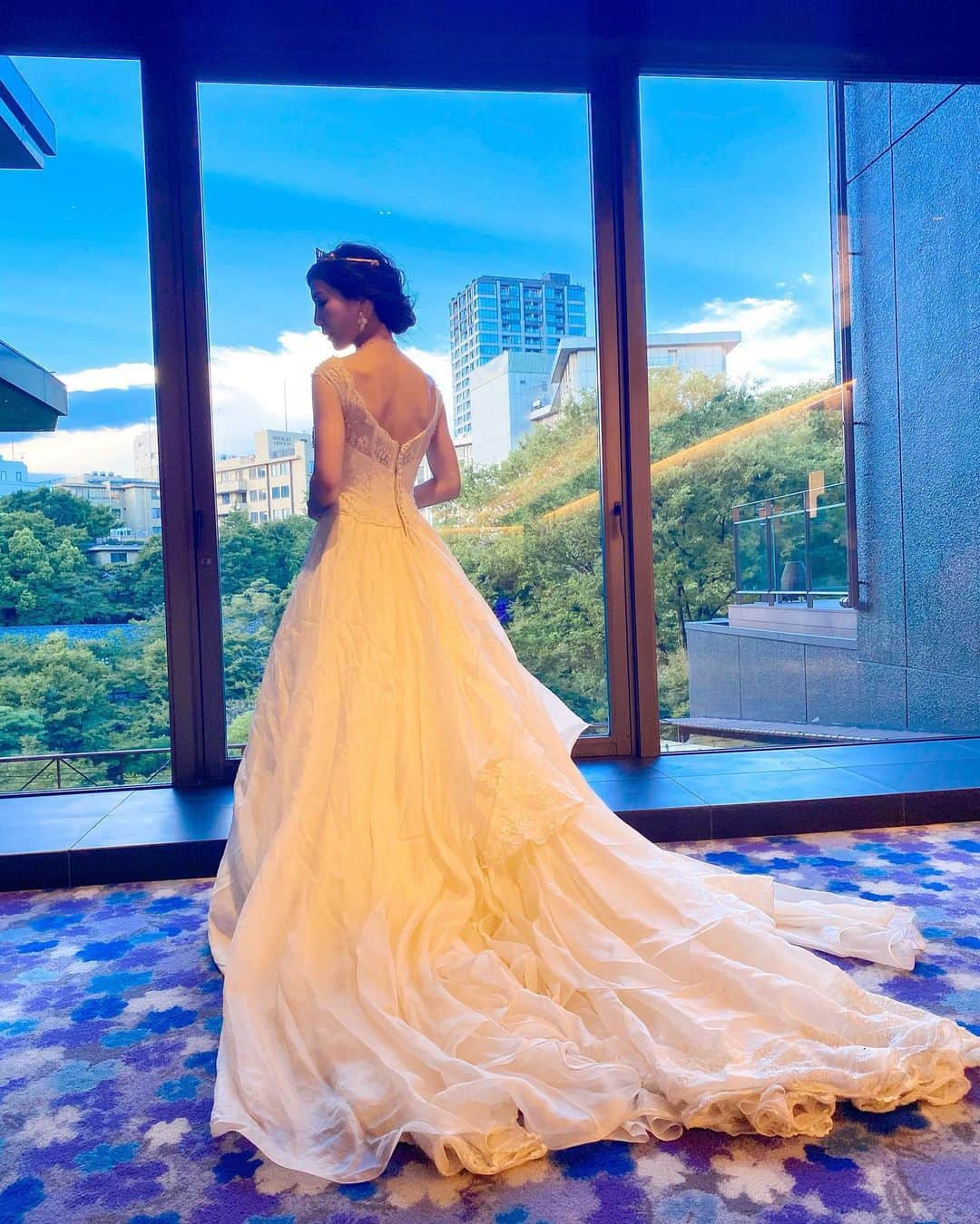 伊藤恵理のインスタグラム：「. . Wedding dress 👰💍💕 . 結婚する前にwedding dressを こんなたくさん着れると思わなかった✨ 昔からwedding dressが好きで 今回ミスブライダルモデルに応募しました💓 貴重な経験が出来ました💮 . . 自分のreal weddingはいつになるのでしょ🤔💭 . . BIGO LIVE毎日配信してるから遊びに来てね💋 検索は🔍 elly_ito_eri  . . #ミスブライダルモデルグランプリ　 #ミスブライダルモデルグランプリ2020 #東京代表 #ミスコン #ブライダルモデル  #撮影 #beach #ビーチ #南国 #リゾート  #伊藤恵理 #テリー伊藤  #style #fitness #model #body #fashion  #hawaii #missbridalmodel #bridal #beauty #ボディーメイク #ビジョビ #オシャレ #くびれ  #ネイル #ヘアスタイル #ファッション #ブライダル」