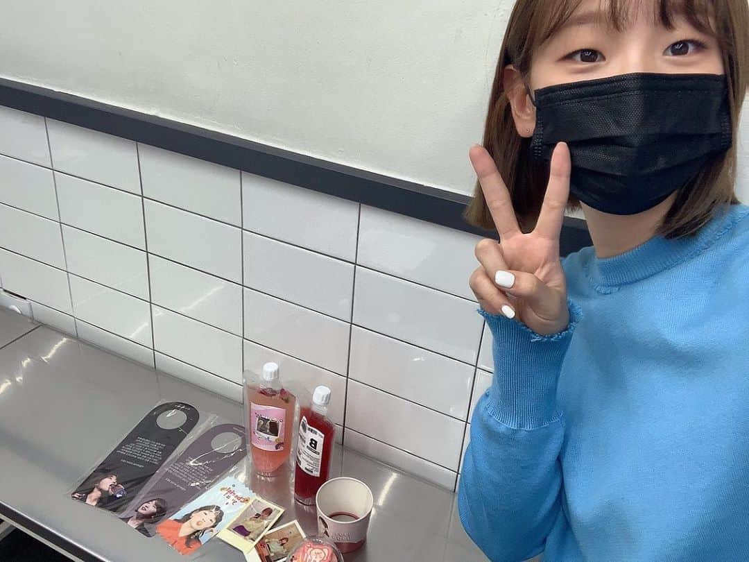 パク・ソダムさんのインスタグラム写真 - (パク・ソダムInstagram)「모든 메뉴는 테이크아웃. 모든 방역 수칙을 지키며 축하해준 수진❤️ 너무 고마워... 너무 늦게 올려서 미안해.. 내맘알쥐...?😢❤️ _ 첫방, 생일 축하해주신 모든 분들 정말정말 감사합니다 따랑합니다.....🥺❤️  열심히! 잘! 하겠숨다!!!❤️」9月11日 10時31分 - imsodamm