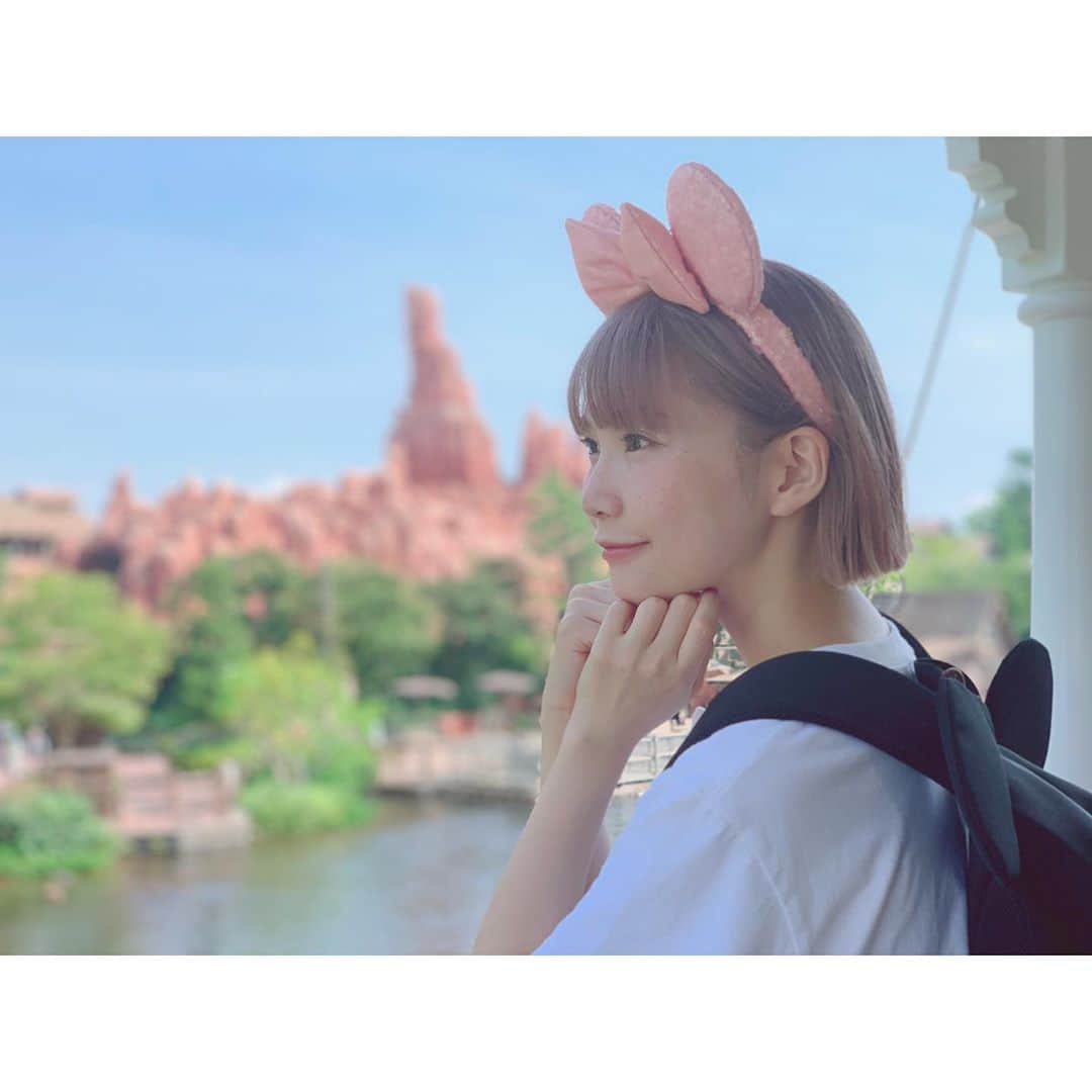 西脇彩華さんのインスタグラム写真 - (西脇彩華Instagram)「＊ わたしのおすすめ、パークの風景🤍🤍🤍 マークトウェイン号に乗ったらすぐ見えるビックサンダーマウンテンをバックに写真を撮るのがおすすめ💓😆 衝撃の映え‼️‼️笑笑 ・ と、久しぶりのティポトルタはやっぱ最高だよーーー😭😭✨🙏 ・ #夏の思い出 🍉🍉🍉 ソーシャルディスタンスで #東京ディズニーランド #ディズニー写真部 #ディズニー風景 #ディズニー好きと繋がりたい #tokyodisneyland #disney #tokyodisneyresort #disneygram #disneyphoto #disneyparks #disneyfan  @tokyodisneyresort_official」9月11日 10時40分 - chapon_930