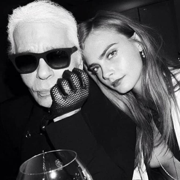 カーラ・デルヴィーニュのインスタグラム：「Happy birthday to the greatest of the great 🤍 Miss you every day.」