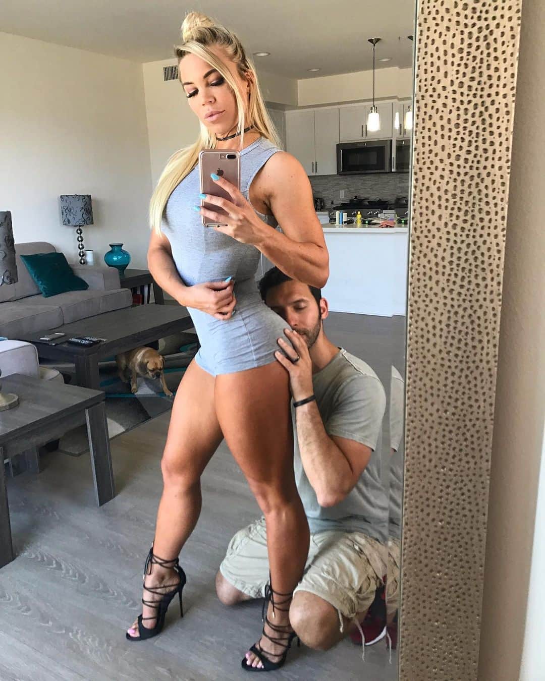 Lauren Drain Kaganのインスタグラム：「Men, such simple creatures🤪 @theiobot 😘 Tag someone that can relate🤣 Also were both doing my Fall Challenge starting in 2 weeks💪🏽」