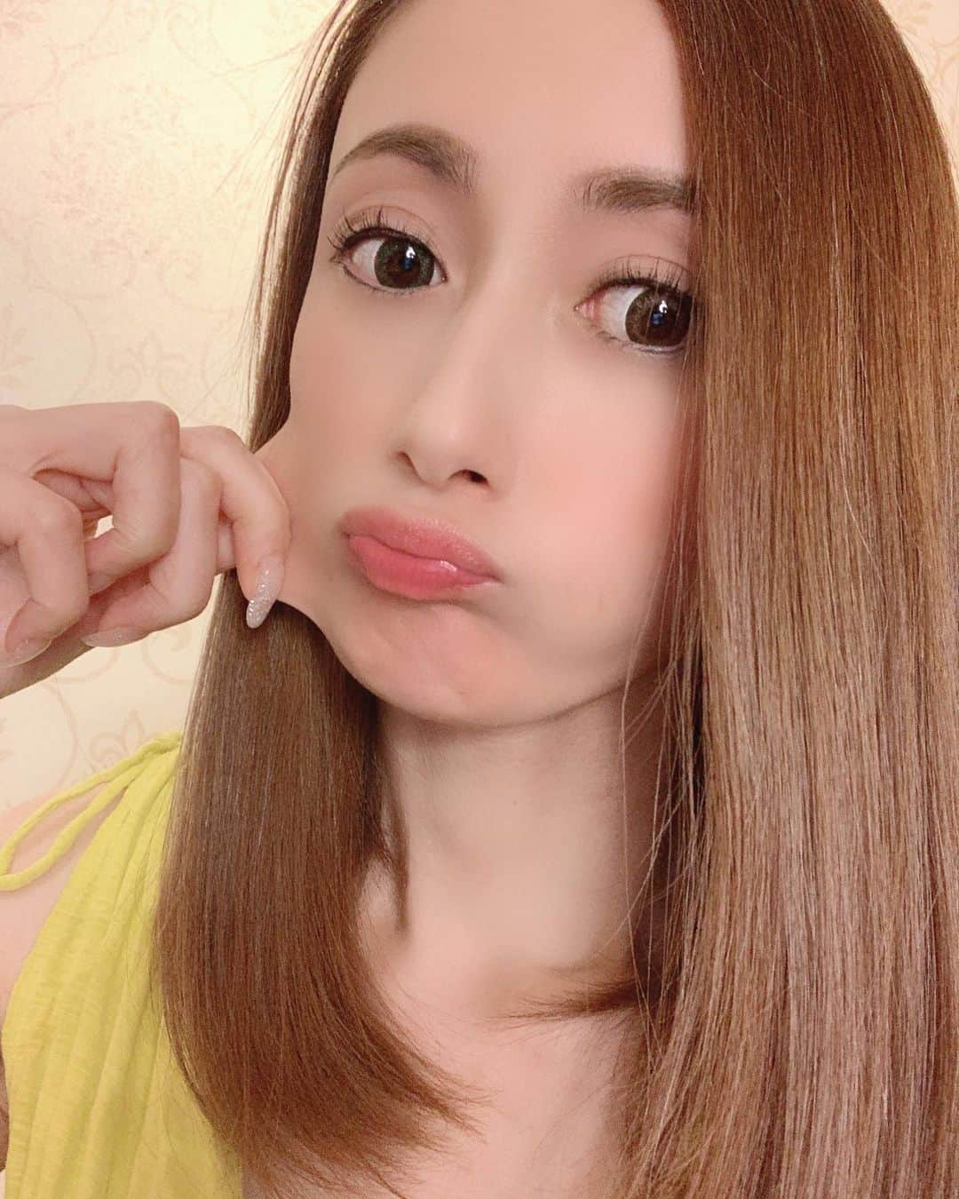 松永遥華のインスタグラム：「ぷにー🐷 朝から配信来てくれたみんなありがとう💓 お仕事前に顔出ししてくれて、 盛り上げてくれたり、ラジオで聞いてくれたり… みなさん、それぞれのINの仕方で朝からめちゃ嬉しいです💜💛💚 ✨👑現在3位👑✨ 上位目指して‼️ 最後まで楽しみながら🥰笑いながらみんなと松茸探す旅に出かけます🍄  【配信時間】 9/11 21:00〜  17Live 『はるか🌈🎪松永遥華🏰』で検索してね🐨  #17 #17live #17ライバー#イチナナライバー #イチナナ #イチナナライブ #松茸#キノコ#イチナナ公式ライバー」