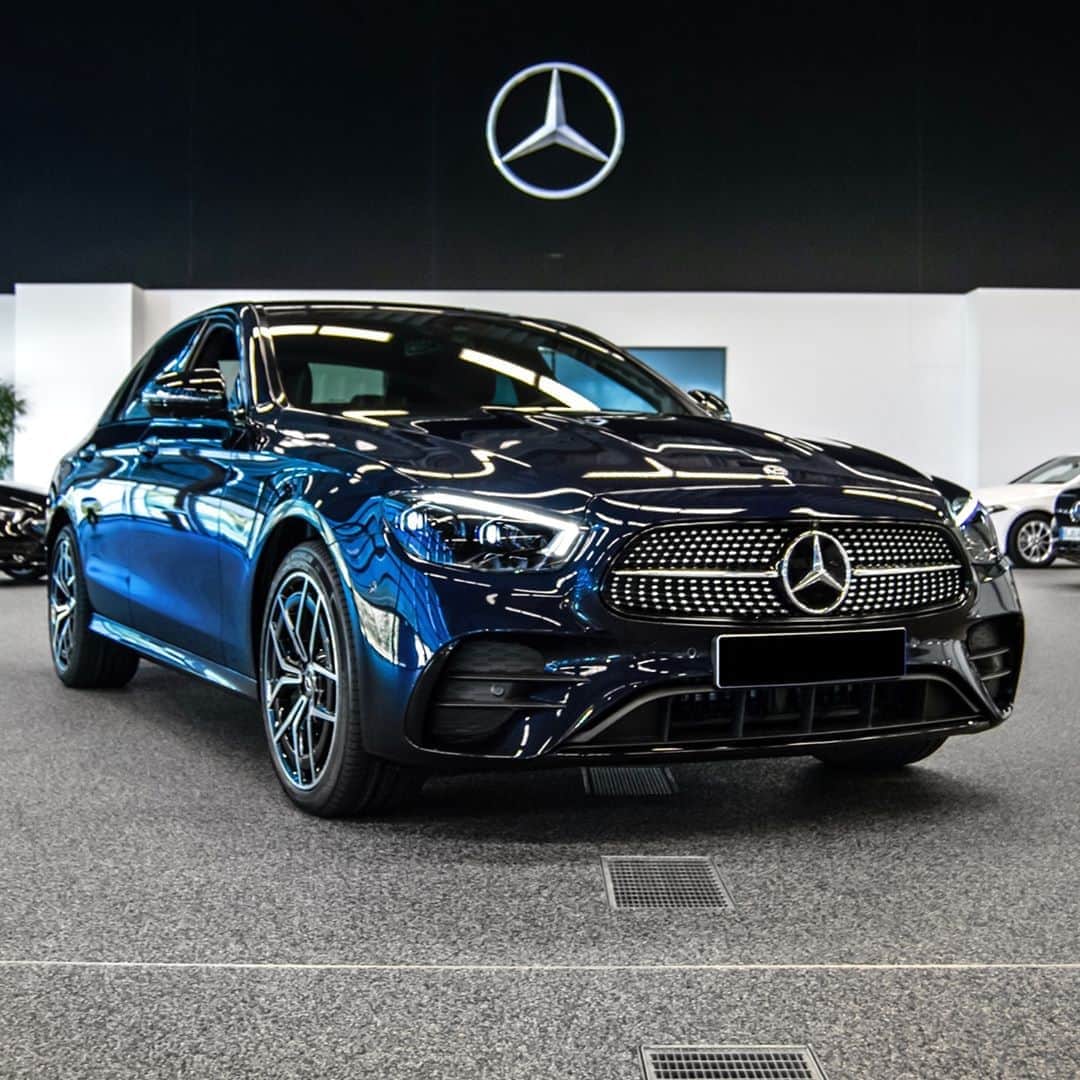 メルセデス・ベンツさんのインスタグラム写真 - (メルセデス・ベンツInstagram)「Enjoy the new Mercedes-Benz E-Class as a sporty limousine in cavansit blue.  @mbkundencenter #MercedesBenz #Mbkundencenter #daimler」9月11日 11時00分 - mercedesbenz