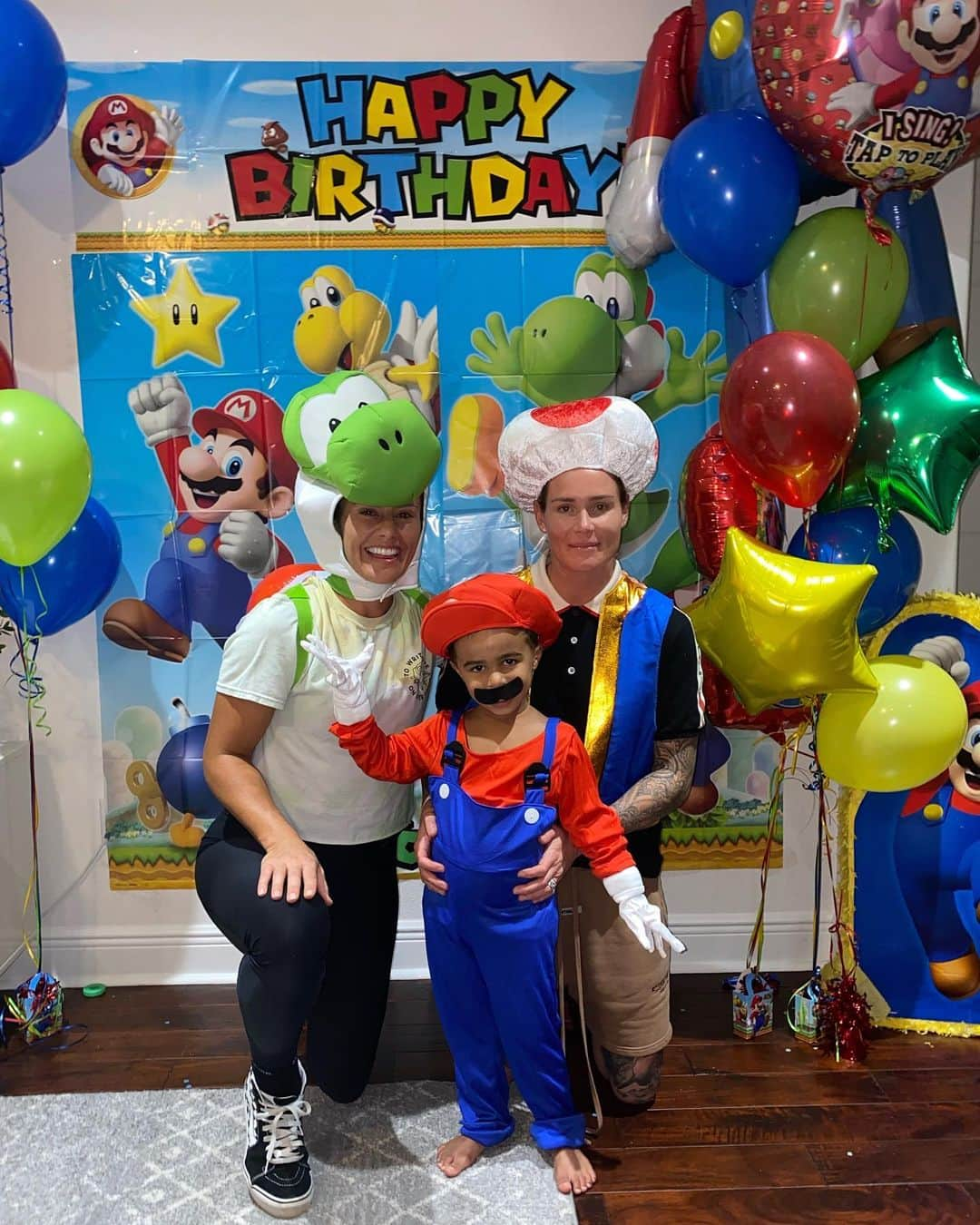 アリ・クリーガーさんのインスタグラム写真 - (アリ・クリーガーInstagram)「Happy Birthday, my sweet Mario,  @cassiusdwyer !!  Aunties will be your Yoshi sidekick any day!」9月11日 11時02分 - alikrieger