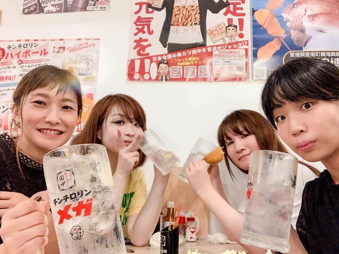 串カツ田中のインスタグラム：「. @aiko10201020 さん より 串カツ田中　千葉店をご利用いただきありがとうございます！✨  串カツ田中のお酒は、定番のビールから大阪名物の"ガリ酎"や"冷やしあめサワー"までラインナップ豊富！飲み会・女子会は串カツ田中で！  串カツ田中ではハッピーアワーなども行っております。 ※詳しくはHPよりご確認ください。 -----------------------------------------------------  🍗🥟餃子からの串カツ田中の流れの土曜日🍻🍺  -----------------------------------------------------  みなさんも #串カツ田中 で投稿してみてくださいね。投稿いただいた素敵なお写真を、串カツ田中の公式アカウントでご紹介させていただいております！  #串カツ #串カツ田中 #2度づけ禁止 #揚げたて #大阪伝統の味 #大阪グルメ #東京グルメ #福岡グルメ #女子会 #たのしすぎた #食べ過ぎ注意 #グルメ巡り #ぐるめ #インスタグルメ #また集まりたい #みんなで #串揚げ #ソフトドリンク #たべすたぐらむ #おしゃべり #思い出グラム #おいしいもの大好き #おいしかった😋 #ビール女子 #居酒屋巡り#くしかつ #揚げ物大好き #ぐるめすたぐらむ #おいしいもの好きな人と繋がりたい #あげもの」