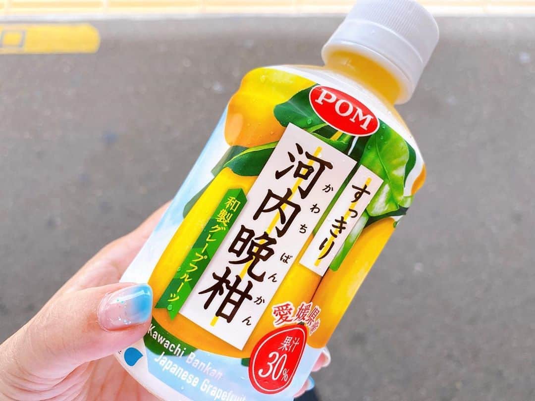 倉田雅世さんのインスタグラム写真 - (倉田雅世Instagram)「ペットボトルの蓋開けるのニガテ。 キャップが大きいもの、ボトルが柔らかいものは、開けられないので、避けます。 それはさておき、#すっきり河内晩柑 は美味しかった！サイズ感もいいね。」9月11日 11時49分 - kuralamune