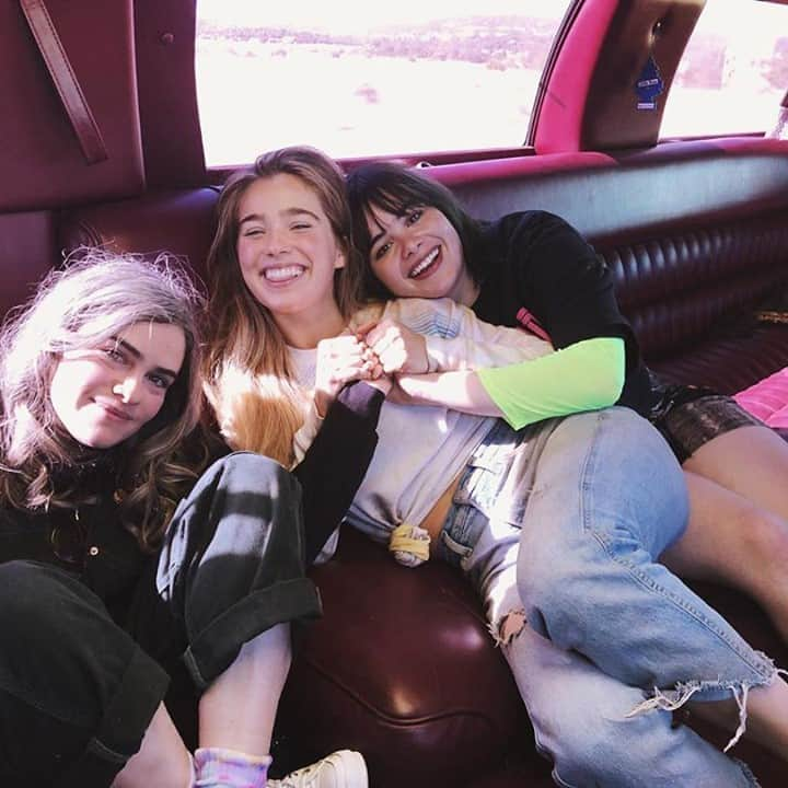 Teen Vogueさんのインスタグラム写真 - (Teen VogueInstagram)「"I hope this movie starts the conversations to lift that shame around talking about this." ❤️ @unpregnantmovie follows a teenage girl who chooses to get an abortion, and broadly, it's a coming-of-age tale about access to healthcare, and friendship, and making your own decisions. At the link in bio, co-star @haleyluhoo talks to @claire_ifying about the new @hbomax movie and why she hopes families watch it together.」9月11日 12時05分 - teenvogue