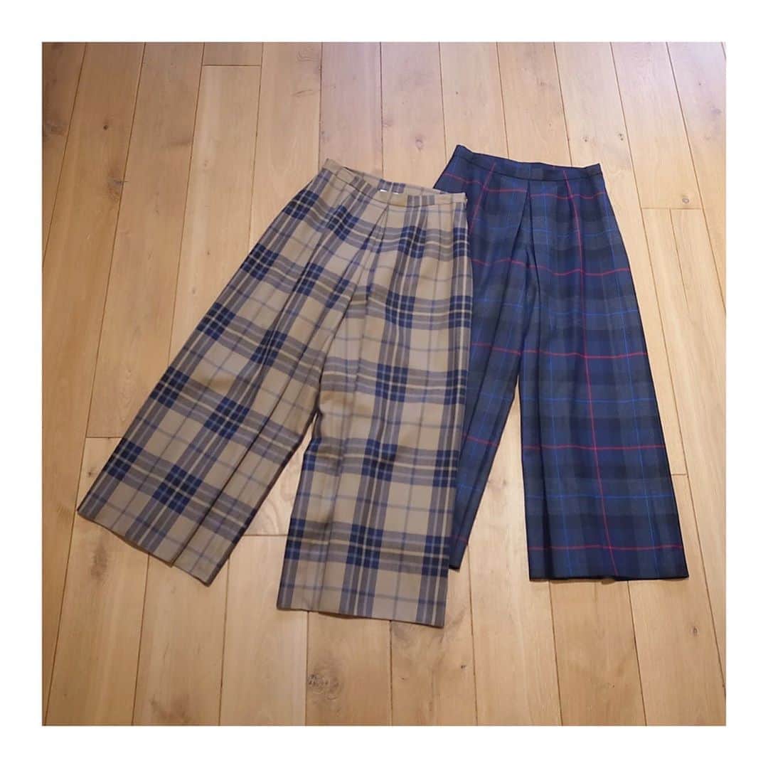 エリオポールのインスタグラム：「. Brit chic! 9.4.fri.-10.4.sun. . 入荷しました！ . PANTS [O'NEIL OF DUBLIN]  26,000yen+tax/each SKIRT [O'NEIL OF DUBLIN]  26,000yen+tax/each . . . . #HELIOPOLE #エリオポール #britchic #ONEILOFDUBLIN #2020aw #autumnwinter #selectshop #fashion #style #british #britishstylecollective」