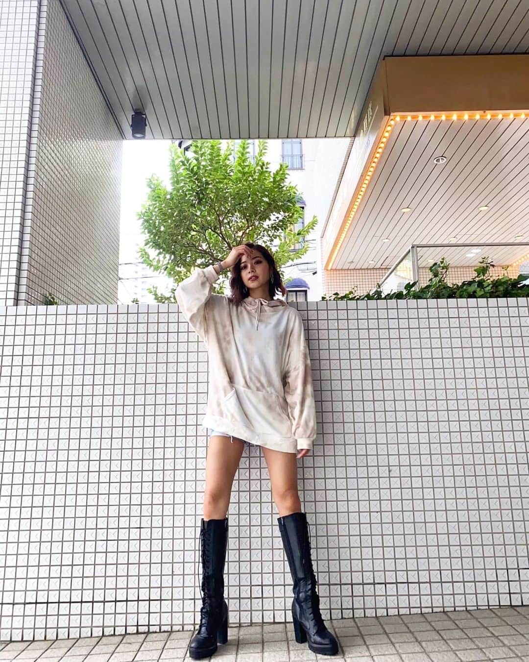 のインスタグラム：「#egoistsnap @shindo_sayaka 165cm SHINSAIBASHI OPA STAFF ・ MUST BUY CODE ・ HOODIE/¥5,980+tax BOOTS/¥15,980+tax ・ ・ #egoist#fashion#shinsaibashi#staff#snap#心斎橋OPA#エゴスナップ#コーディネート#マストバイ#エゴ#エゴイスト#カラー#コーデ#ファッション#トレンド」