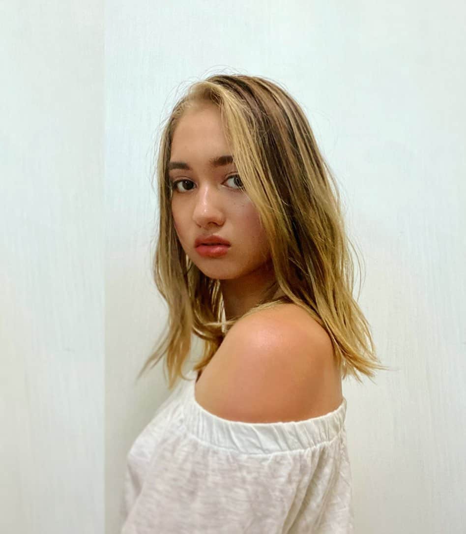 ベネット・マヤのインスタグラム：「24/7/365 🌦 夏休みあと一週間しかない😭」