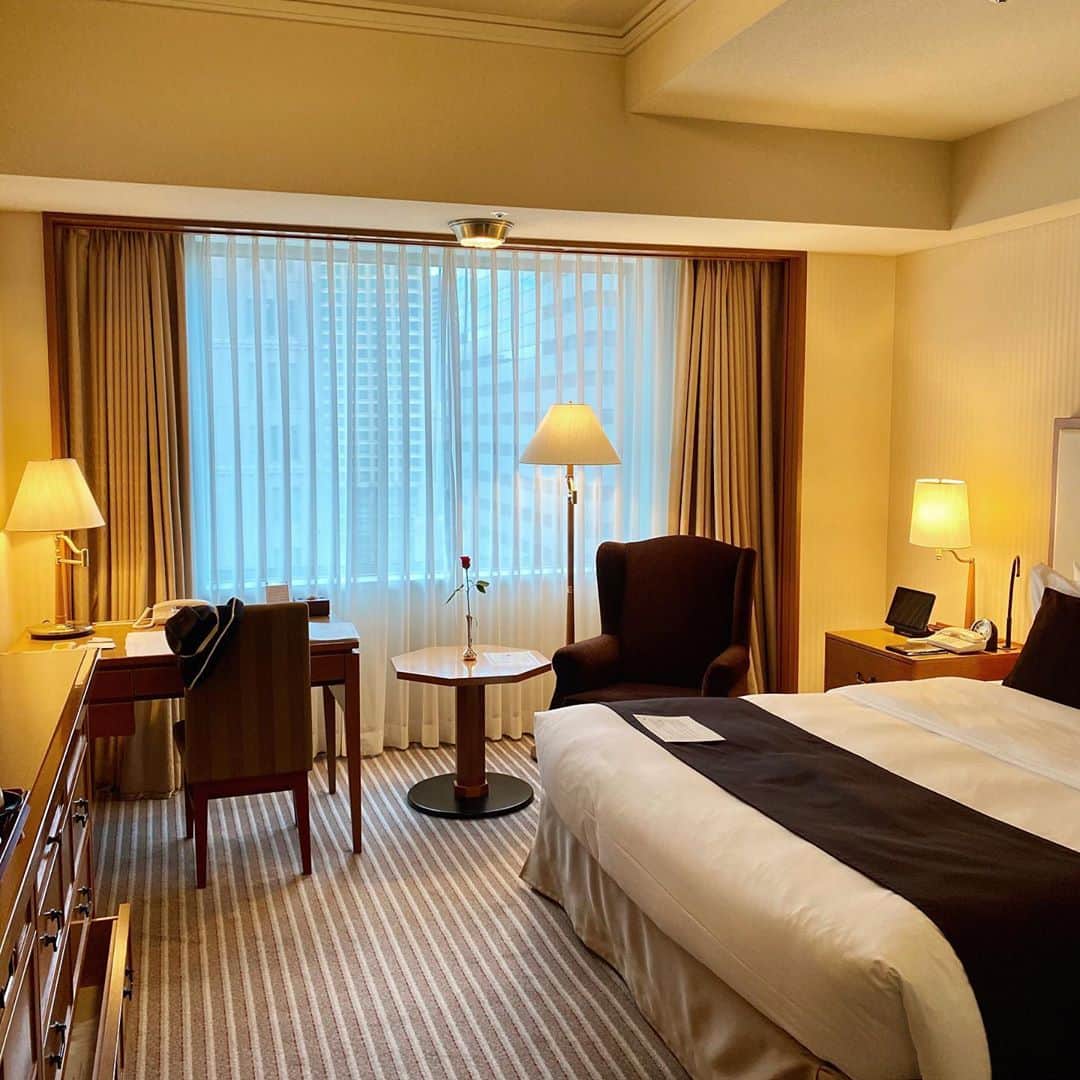 畑亜貴さんのインスタグラム写真 - (畑亜貴Instagram)「ホテルは仕事が捗ります。つまり自室もホテルくらい物を減らせば集中しやすいのではと思うのです…毎回思うのです…。 #akhtravelogue」9月11日 12時23分 - akihata.jp