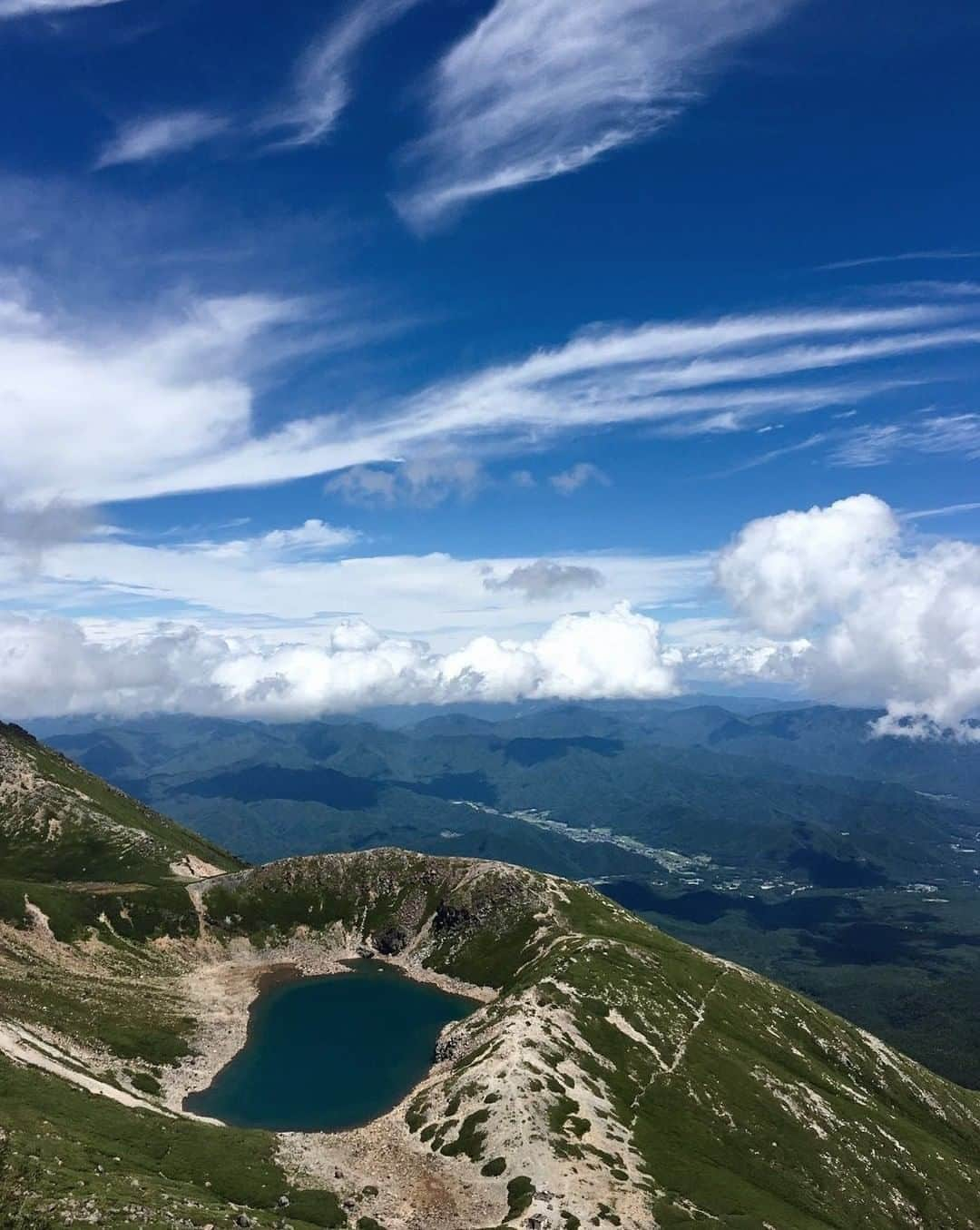 ?長野県 観光 公式インスタグラム さんのインスタグラム写真 - (?長野県 観光 公式インスタグラム Instagram)「//﻿ Photo by @bes635﻿ ﻿ San-no-Ike Pond﻿ (Kiso Town)﻿ ﻿ San-no-Ike is the largest crater lake of Mt. Ontake and is admired for its deep, near-purple color. ﻿ ﻿ From the mountain trail that winds around the pond, you can see amazing scenery in every direction.﻿ ﻿ *Mt. Ontake is an active volcano. Accessible trails are dependent upon the current Volcano Alert Level. Please check up-to-date information before your departure. Also, when entering the mountains, bring appropriate gear and leave yourself plenty of time to reach your destination.﻿ ﻿ *Please practice social distancing and wear masks when in rest areas or mountain lodges.﻿ ﻿ ==========﻿ ﻿ 瑠璃色の火口湖﻿ 「三ノ池」﻿ （さんのいけ）﻿ ＠木曽町 ﻿ 御嶽山（おんたけさん）最大の﻿ 火口湖「三ノ池」﻿ 瑠璃色に澄んだ池の水は﻿ 古くから御神水として崇められています❄️﻿ ﻿ 三ノ池を取り囲む﻿ 登山道からはどの方向からでも﻿ 美しい景観を楽しむことができますよ⛰﻿ ﻿ ＊）﻿ 御嶽山は活火山です。入山できるコースの範囲は「噴火警戒レベル」によって変わります。必ず最新情報をご確認ください。また、入山の際は登山に適した服装と装備で余裕を持った行動をお願いします。﻿ ﻿ ＊）宿泊、休憩場所などではマスクを着用し、他の登山者と一定の距離をとるなど、新型コロナウィルス感染拡大防止対策をお願いします。﻿ ﻿ ＿＿＿＿＿＿＿＿＿ ﻿ ﻿ ﻿ 📸インスタアワード作品募集中📸﻿ 応募期間8/19～11/10﻿ 詳しくはプロフィールのリンクからご覧ください﻿ ﻿ @nagano_japan﻿ @jr_nagano_train﻿  をフォローして﻿ 応募期間(8/19～11/10)内に ﻿ 長野県内で撮った写真に﻿ #長野の車窓から﻿ #”撮影場所”﻿ を付けて投稿するだけ✨﻿ ﻿ ﻿ ＿＿＿＿＿＿＿＿＿﻿  ﻿ Location /Kiso Town, Nagano, Japan﻿ ﻿ #おうちでながの﻿ #長野のいいところ﻿ #三ノ池﻿ #木曽町」9月7日 17時00分 - nagano_japan