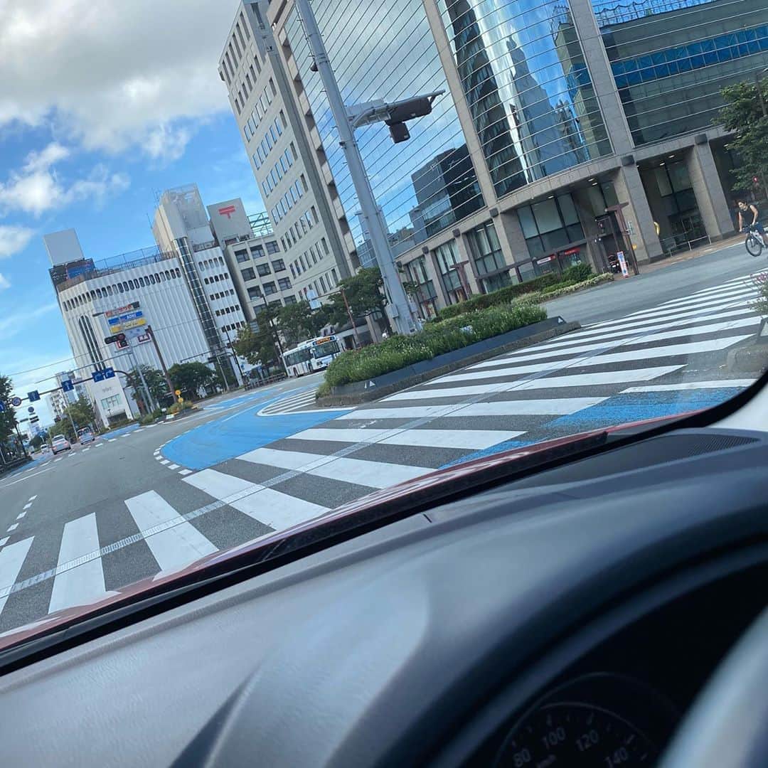 栗田善太郎のインスタグラム：「台風一過 やっと風が収まってきました福岡です。　 ガラガラの天神を抜け、 CROSS FM URBAN DUSKこのあと18時から生放送！ 今週も宜しくお願いします。」