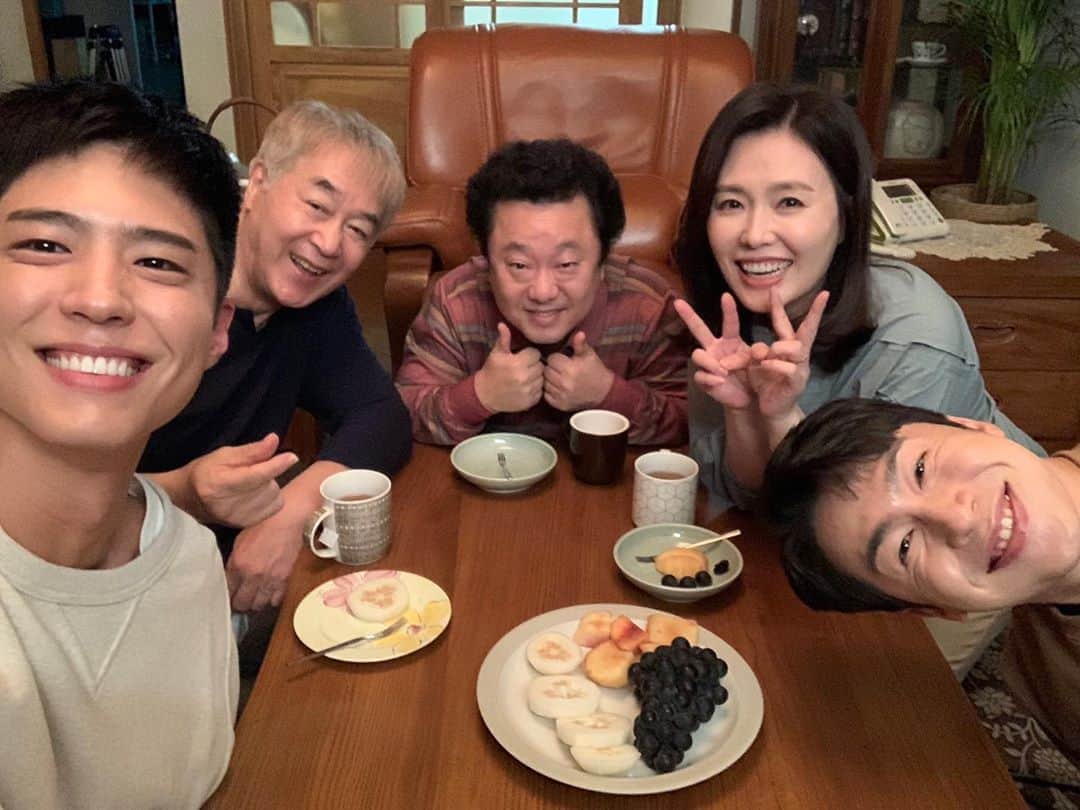 イ・ジェウォンさんのインスタグラム写真 - (イ・ジェウォンInstagram)「. 혹시 #979 기억하니? 바로 오늘밤입니다 오늘밤 9시 #tvn #청춘기록 첫방송 #recordofyouth  #기억하고함께해줘 이따 만나요☺️  #누가봐도한살차이 #얼핏보면쌍둥이」9月7日 16時57分 - good_is_good