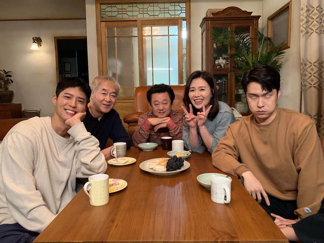 イ・ジェウォンさんのインスタグラム写真 - (イ・ジェウォンInstagram)「. 혹시 #979 기억하니? 바로 오늘밤입니다 오늘밤 9시 #tvn #청춘기록 첫방송 #recordofyouth  #기억하고함께해줘 이따 만나요☺️  #누가봐도한살차이 #얼핏보면쌍둥이」9月7日 16時57分 - good_is_good