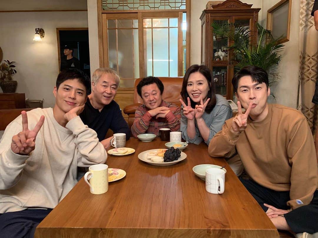 イ・ジェウォンさんのインスタグラム写真 - (イ・ジェウォンInstagram)「. 혹시 #979 기억하니? 바로 오늘밤입니다 오늘밤 9시 #tvn #청춘기록 첫방송 #recordofyouth  #기억하고함께해줘 이따 만나요☺️  #누가봐도한살차이 #얼핏보면쌍둥이」9月7日 16時57分 - good_is_good