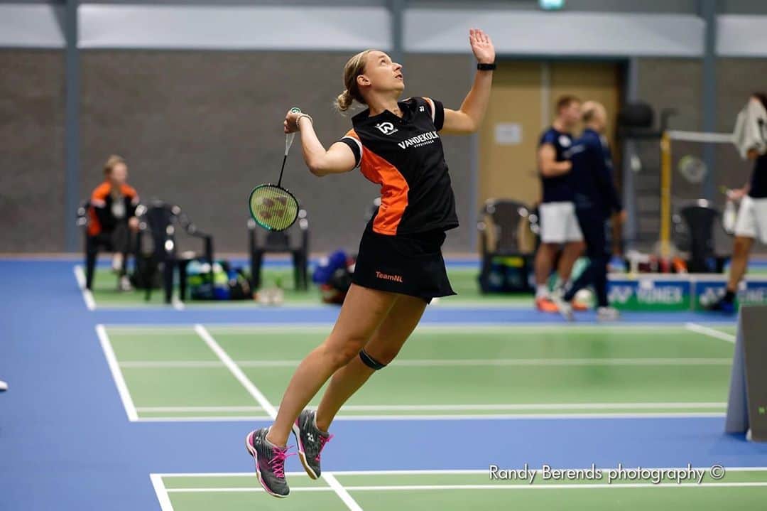 セレーナ・ピークのインスタグラム：「Felt good to represent my Dutch club @bcduinwijck this weekend 😊. #venividivici #gooooduinwijck #badmintonplayer #athlete #teamnl」