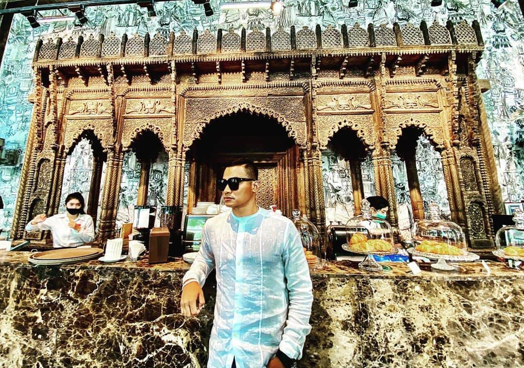 トニー・ジャーのインスタグラム：「Happy everyone 🇹🇭🙏🙏🙏」