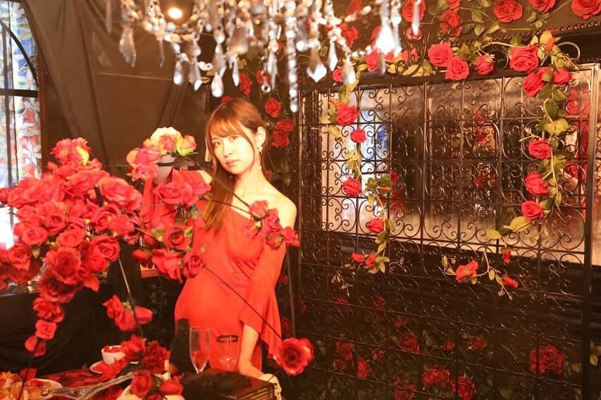 桐谷流華さんのインスタグラム写真 - (桐谷流華Instagram)「🥀🌹🌹🥀﻿ ﻿ ひまわりが一番好きだけどバラも好き😘🌹﻿ ﻿ ひまわりの花束いただいて部屋に飾ってから﻿ お花が好きになった！💐🌻✨﻿ ﻿ 見ると元気が出る٩(∗ ›ω‹ ∗)و﻿ ﻿ ＊﻿ ﻿ １６：３０頃〜BIGOLIVE配信します✨﻿ ﻿ BIGO ID：411224753﻿ ﻿ 昨日の配信🌃来てくれた皆ありがとう🥰❤﻿ ﻿ ＊﻿ ﻿ 9/12 (土) プルクラ撮影会📷﻿ 予約スタート﻿ 👇🏻﻿ https://ameblo.jp/kokuchi/entry-12622627075.html﻿ ﻿ ※私のTwitterからだと簡単に予約フォーム飛べます🥰❤﻿ ﻿ ＊ ﻿  #無加工 ﻿ #桐谷流華 #rukakiritani #写真好きな人と繋がりたい #bigolive #ライブ配信  #美容好きな人と繋がりたい #撮影 #撮影会 #dress #モデル #グラビア #ファインダー越しの私の世界 #プルクラ撮影会 #スタジオ #photo #sexy #gravure #gravuremodel #model #角色扮演 #美丽 #photooftheday #fashion #beautiful  #instadaily  #beauty #instagram #photography #Japan ﻿ ﻿ ﻿ ﻿」9月7日 15時55分 - rukakiritani
