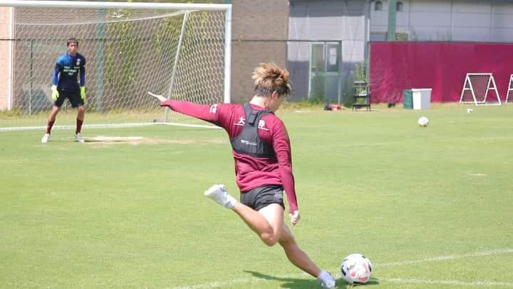 のインスタグラム：「古橋選手のシュート練習！🎯  @kyogo_furuhashi showing his shooting precision in training. 🎯  #vissel #visselkobe #ヴィッセル #ヴィッセル神戸 #Kobe #神戸 #WeAreKobe #KobeForeverForward #一致団結 #JLeague #Jリーグ #DAZN」