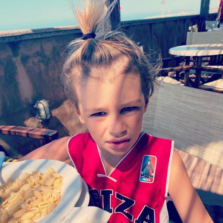 ミケーレ・カンポレーゼのインスタグラム：「My little boy 😎🦁 #babyboy#Tommy#ibiza#fontanellagiusta#special」