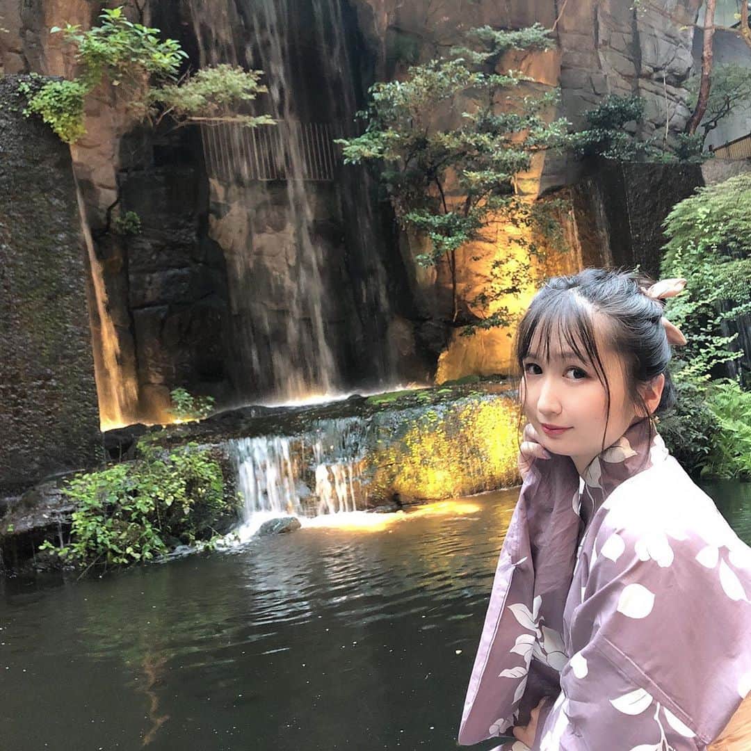 のインスタグラム：「美佳さんと #目黒雅叙園 のアフタヌーンティーに行ってきました🥰 9月から秋バージョンに変わったそうで、栗や葡萄を味わうことができました✨ 雅叙園は更衣室が使えるので現地で浴衣に着替えました😍 今年はお祭りにも行けなかったので着られてよかったです。 兵児帯初めてだったけど可愛い結び方とか研究したいです🍀」
