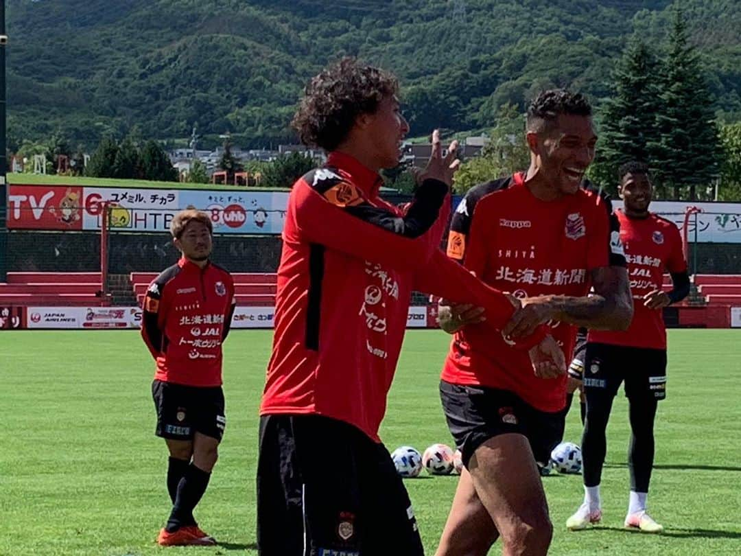 ジェイ・ボスロイドさんのインスタグラム写真 - (ジェイ・ボスロイドInstagram)「We have a big game Wednesday against @cerezo_osaka . We have been playing well without getting the win. I have been at this club 3 and half years now and when I arrived this club was in worse situation and we fought through TOGETHER and we will do it again, we are all positive and together this makes us strong! Players,staff,fans we all believe 💪🏽  We are sapporo @hokkaido_consadole_sapporo   #consadole#team#together#win#belief#determination#striveforgreatness#blessed#hardwork#dedication#soccer#football#training#japan#jleague#adidas#adidastokyo」9月7日 16時16分 - jaybothroyd