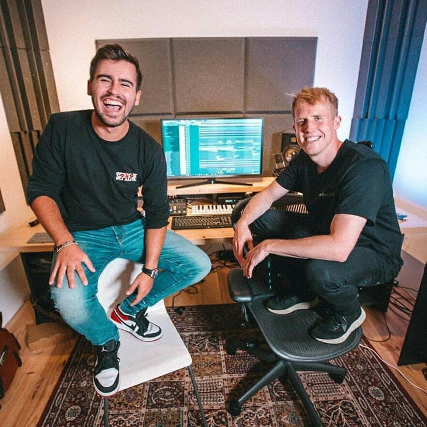 Spinnin' Recordsさんのインスタグラム写真 - (Spinnin' RecordsInstagram)「GOOD MORNING! ☀️ Can you believe it's September already? 😱 But we have good news! @jayhardway & @robertfalcon will bring your energy levels to the highest with their track 'Put Em High (feat. Therese)' ⚡️ Swipe left  #JayHardway #RobertFalcon #Therese #SpinninRecords」9月7日 16時18分 - spinninrecords