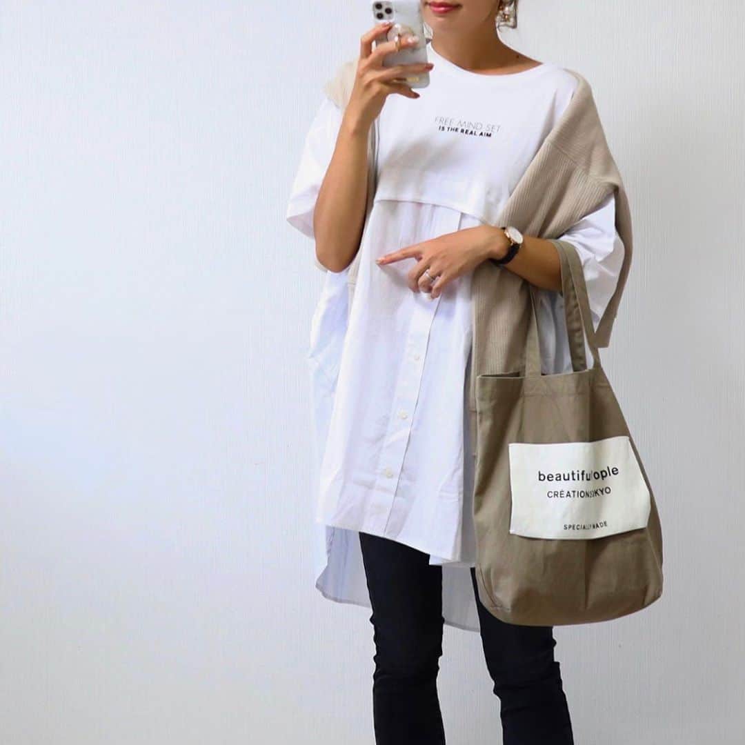 maki_h.aさんのインスタグラム写真 - (maki_h.aInstagram)「2020.9.7 ･ @zara で見つけた ふんわりトップス❤️ シルエットが めっちゃ可愛い🥺💓 Tシャツとシャツが ドッキングされてて←語彙力w 珍しいデザインに一目惚れ～❤️ 秋冬のニットも買い始めてるけど 今すぐ着れる可愛い服にも惹かれる😆✨ blogに詳しく書きました✎*。 ･ tops→#zara pants･cardigan→#uniqlo #ウルトラストレッチジーンズ #コットンリブカーディガン bag→ @beautifulpeople_officialsite shoes→ @nike #エアフォース1 ･ ･ #ザラ#ザラジョ#ZARA購入品#ユニクロ#ユニクロコーデ#uniqloginza2020ss#code#fashion#スニーカー#スニーカーコーデ#エアフォースワン#ママコーデ#プチプラコーデ#秋コーデ」9月7日 16時28分 - maki_h.a