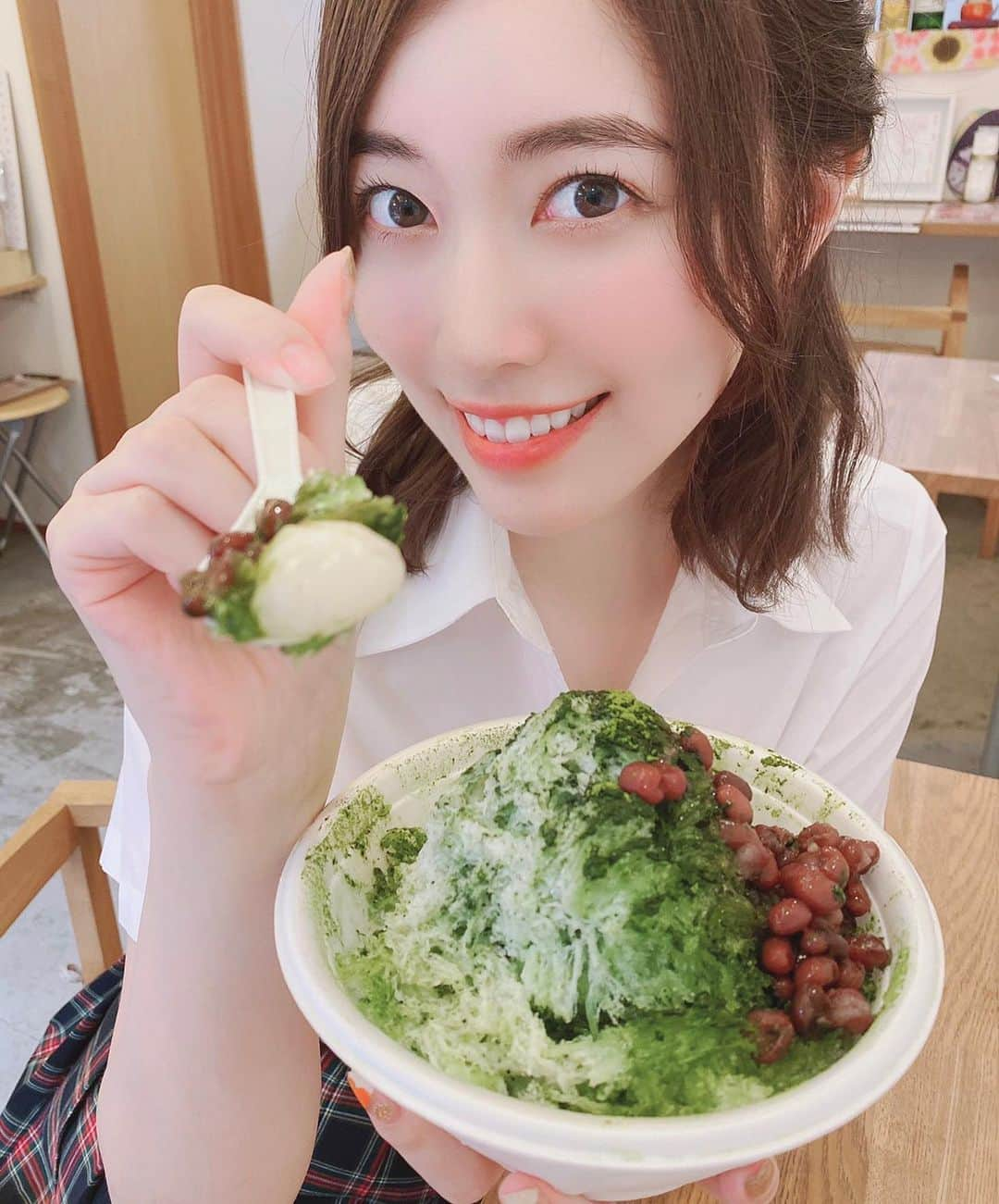 松井珠理奈さんのインスタグラム写真 - (松井珠理奈Instagram)「あ〜ん💚💚💚  #彼女とデートなうに使っていいよ  #夏の終わり #夏 #夏の思い出  #かき氷 #抹茶  #デート  #cafe  #lunch  #summer #photooftheday  #love #greentea #green  #yummy  #💚 #🍧」9月7日 16時30分 - jurinamatsui3