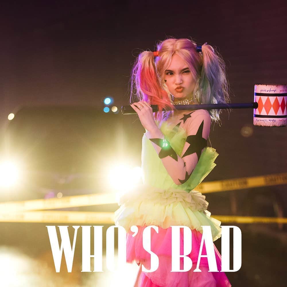 レイニー・ヤンのインスタグラム：「❓ Starring: 楊丞琳 @rainie77 Inspired by Harley Quinn 企劃&視覺總監Marketing&Image Director:  周啟民 @jimichoustudio 攝影 Photographer:  謝宏奕 @hungyihsieh 化妝 Make Up:  陳佳惠 @carlin_chen  髮型 Hairstyling:  劉珈妘 @sydni_q @zoomhairstyling  服裝造型Stylists: June Wan @junewan , Alfredhun, Herman Sin 造型協力 Styling Collaborationist: 陳錦嬅 Kate Chen @chinghuachen421  服裝 Costume: Bodysuit: @alexiahentsch @luisaviaroma  Dress: @teenidol_official @luisaviaroma Necklace: @rosantica_official Accessories: @apmmonaco  #楊丞琳 #RainieYang #LIKEASTAR #BADLADY #像是一顆星星 #AlexiaHentsch  #Teenidol #luisaviaroma」